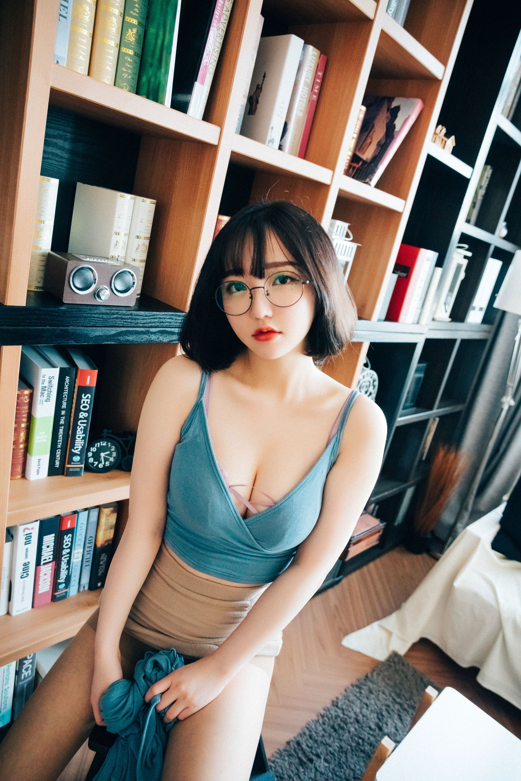 [LOOZY]  Yeeun - Librarian Girl