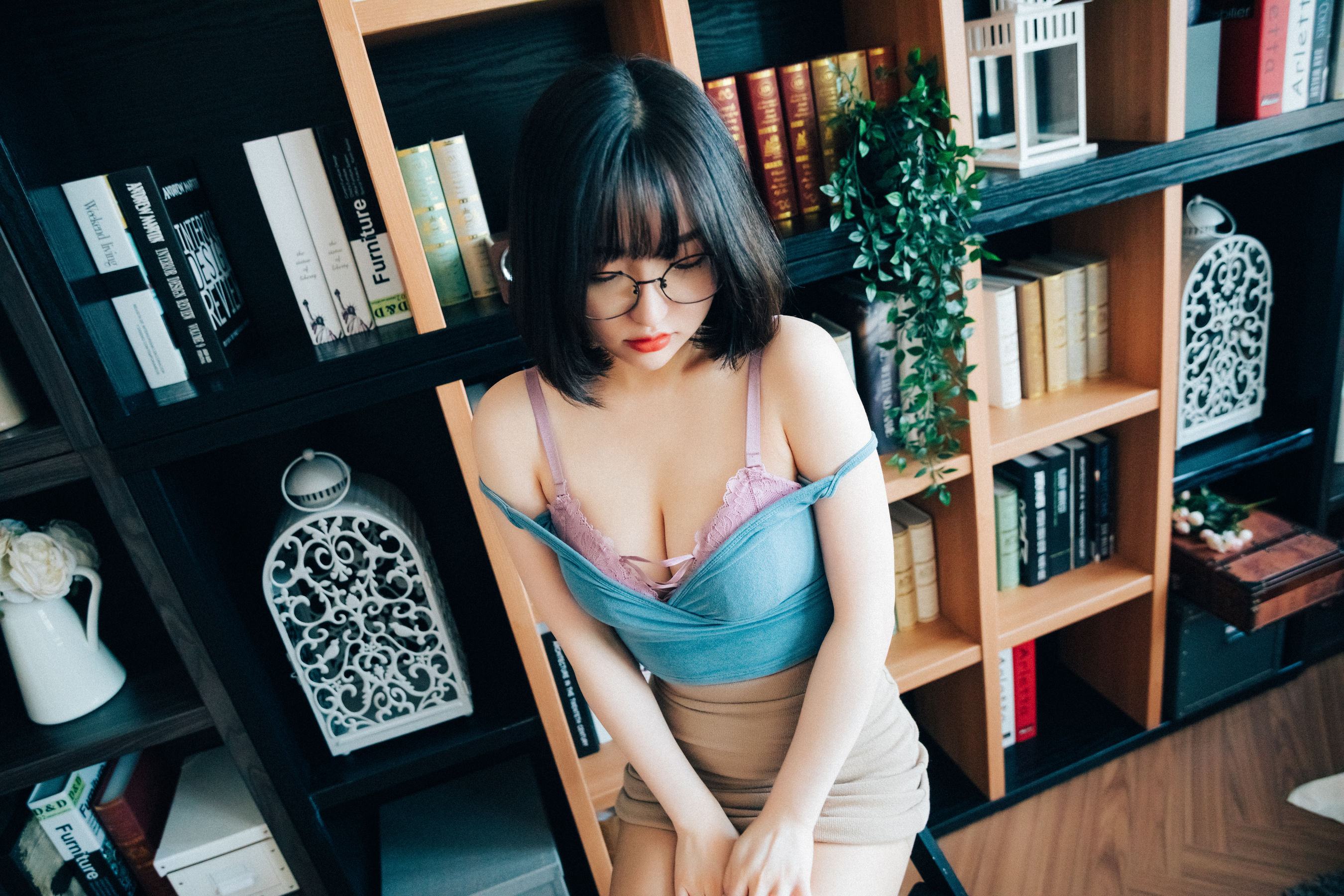 [LOOZY]  Yeeun - Librarian Girl