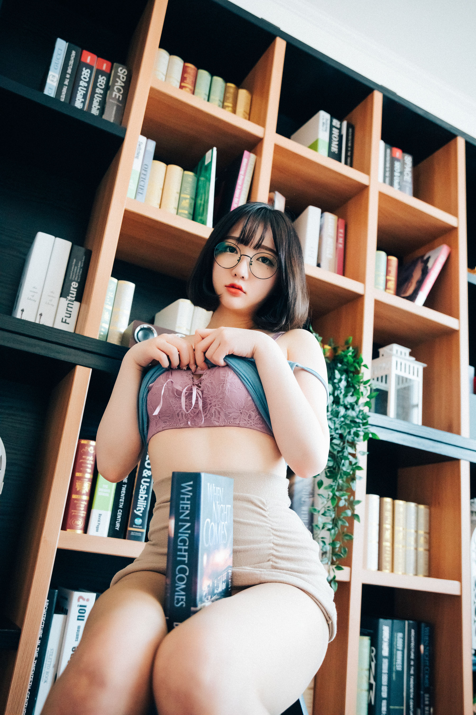 [LOOZY]  Yeeun - Librarian Girl