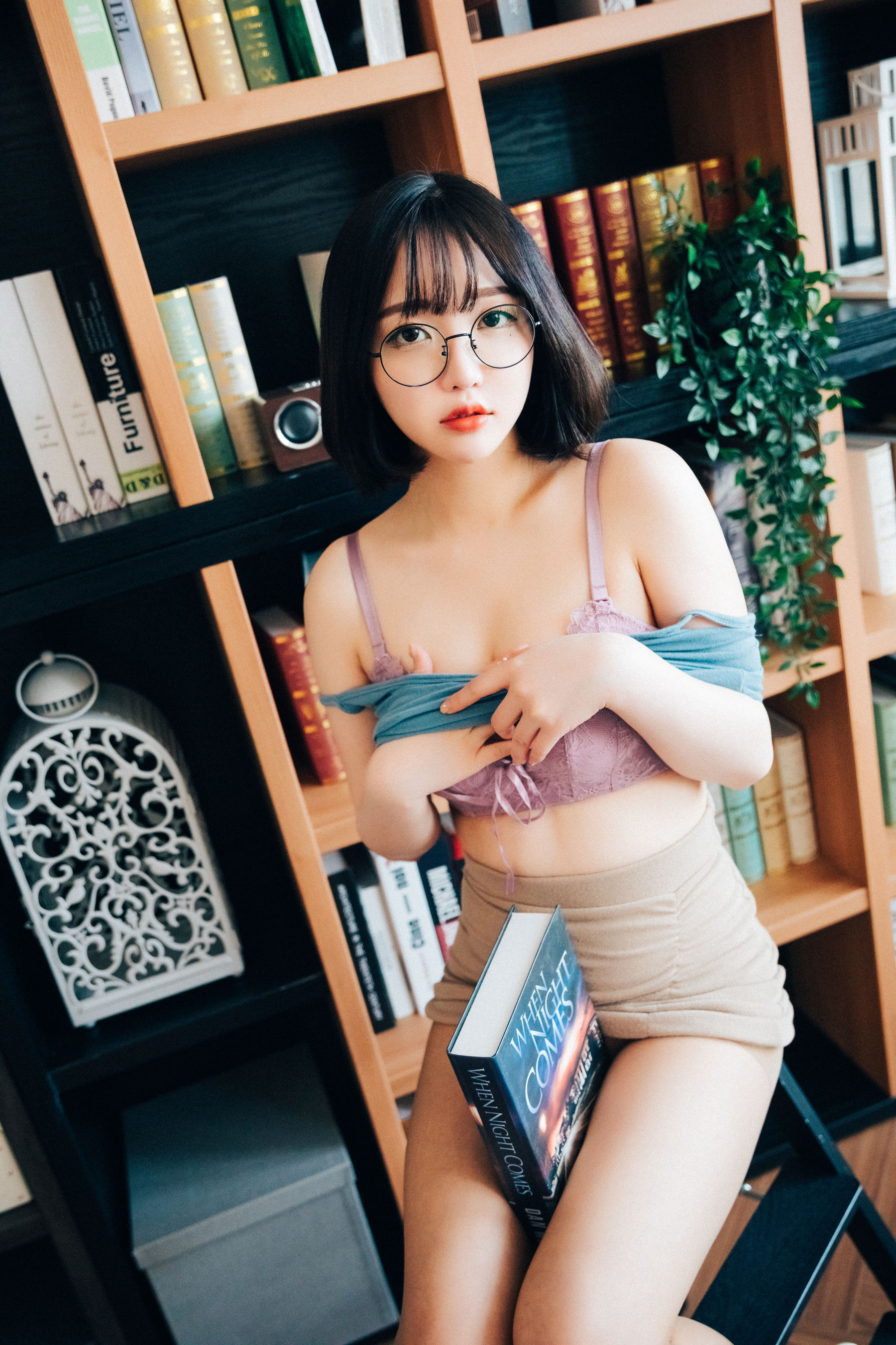 [LOOZY]  Yeeun - Librarian Girl
