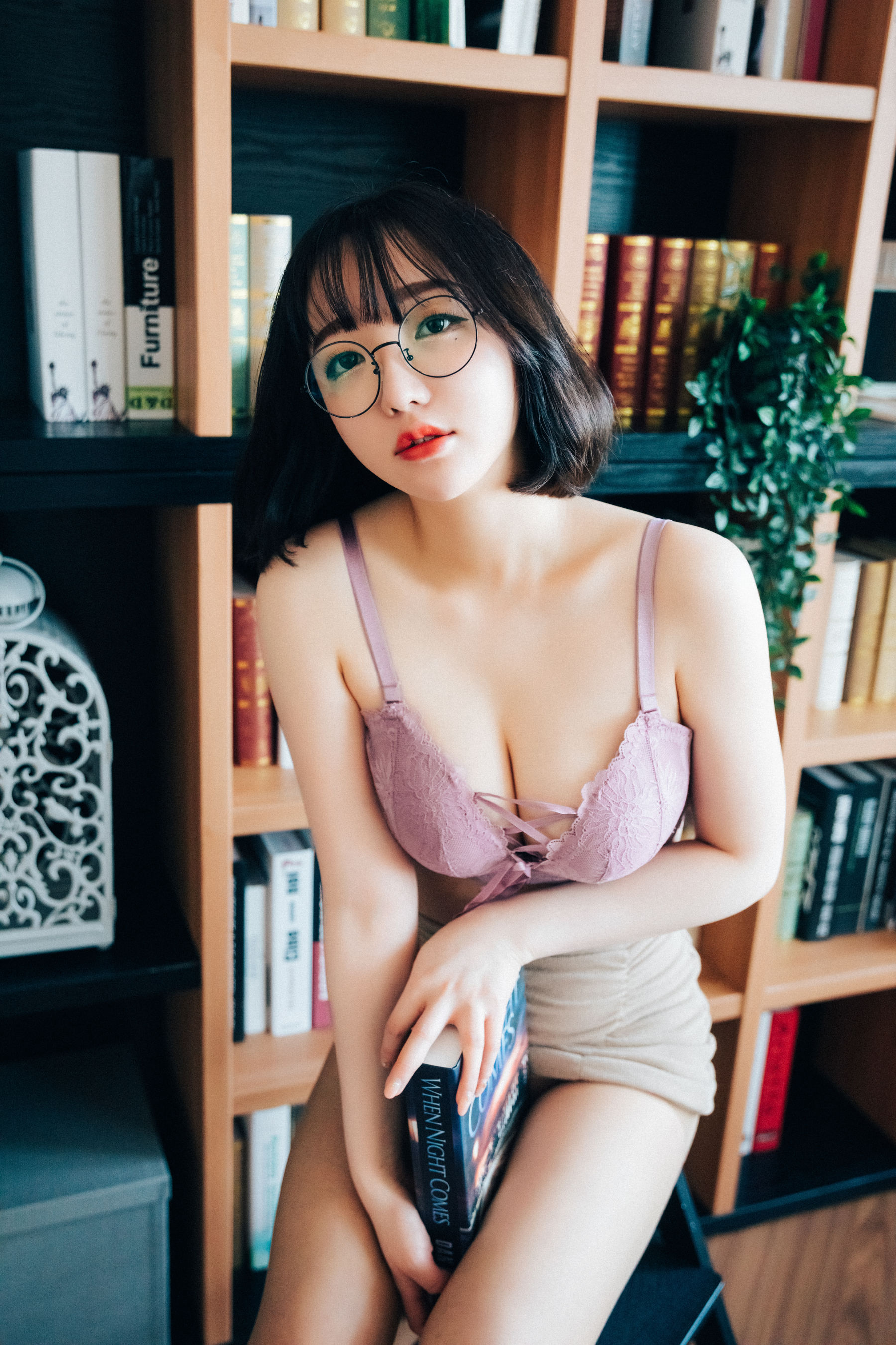 [LOOZY]  Yeeun - Librarian Girl