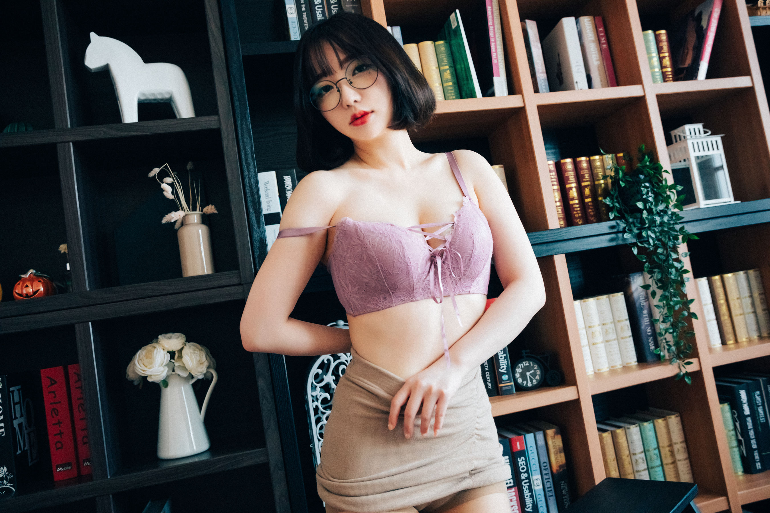 [LOOZY]  Yeeun - Librarian Girl