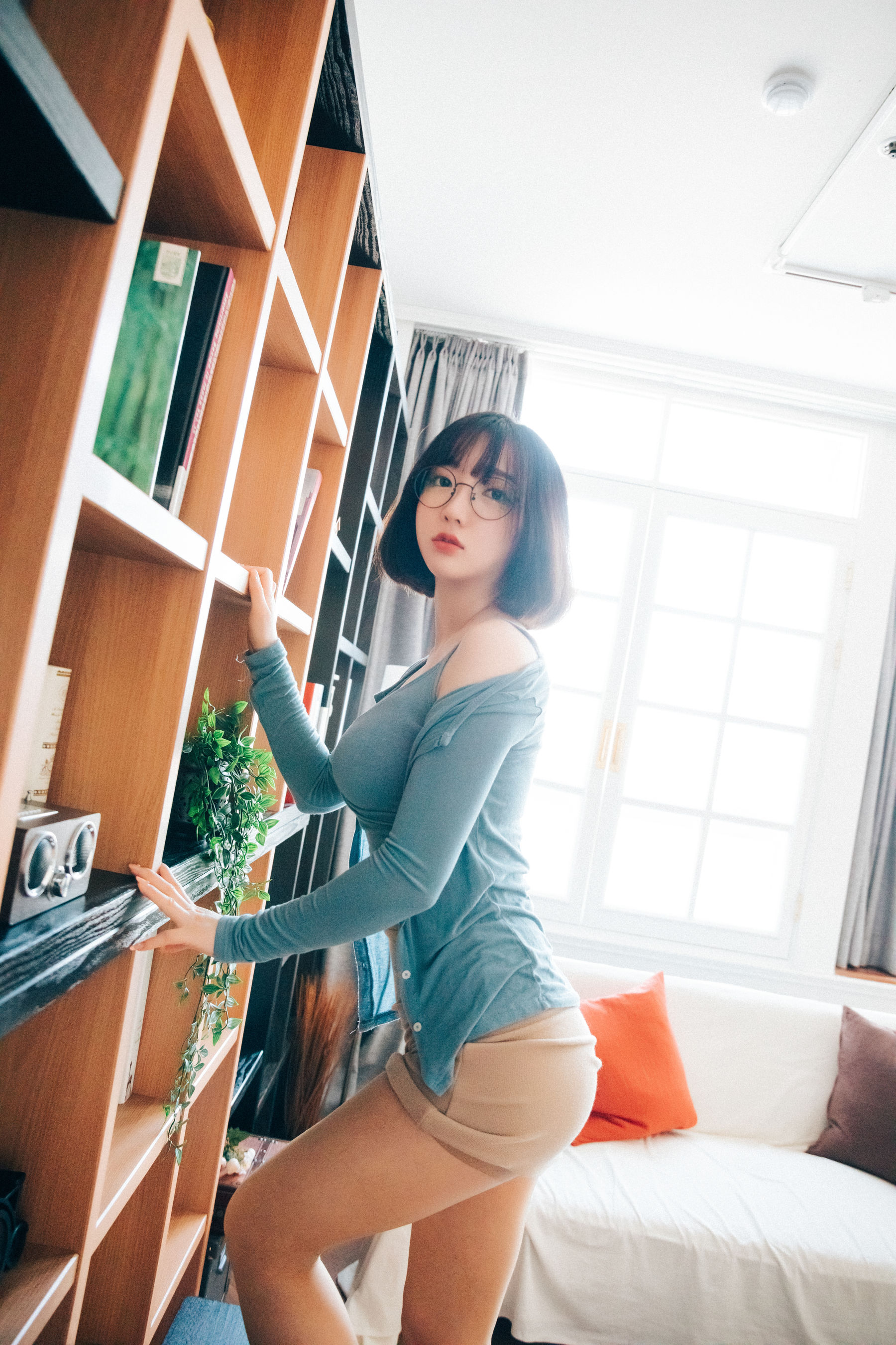 [LOOZY]  Yeeun - Librarian Girl