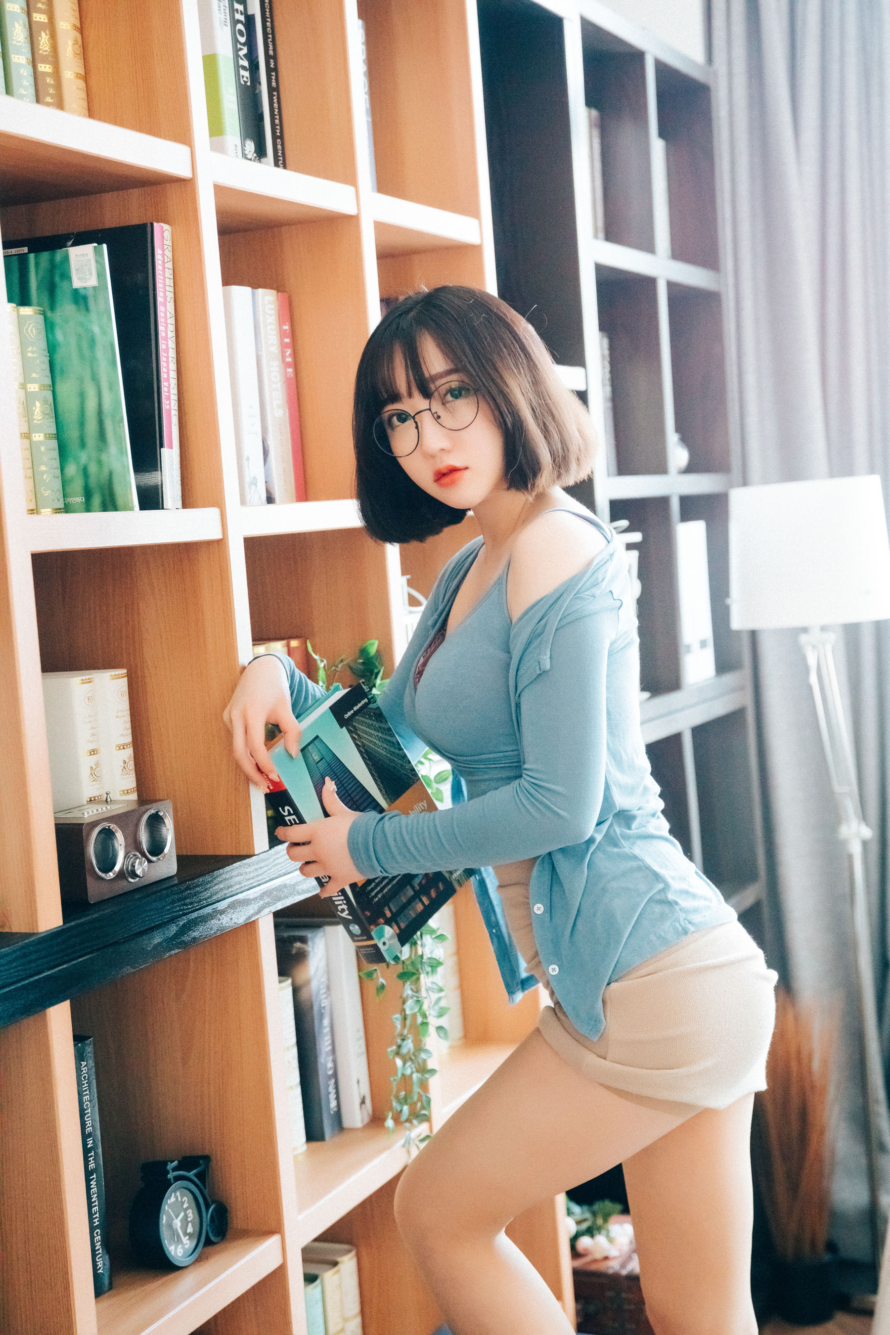 [LOOZY]  Yeeun - Librarian Girl