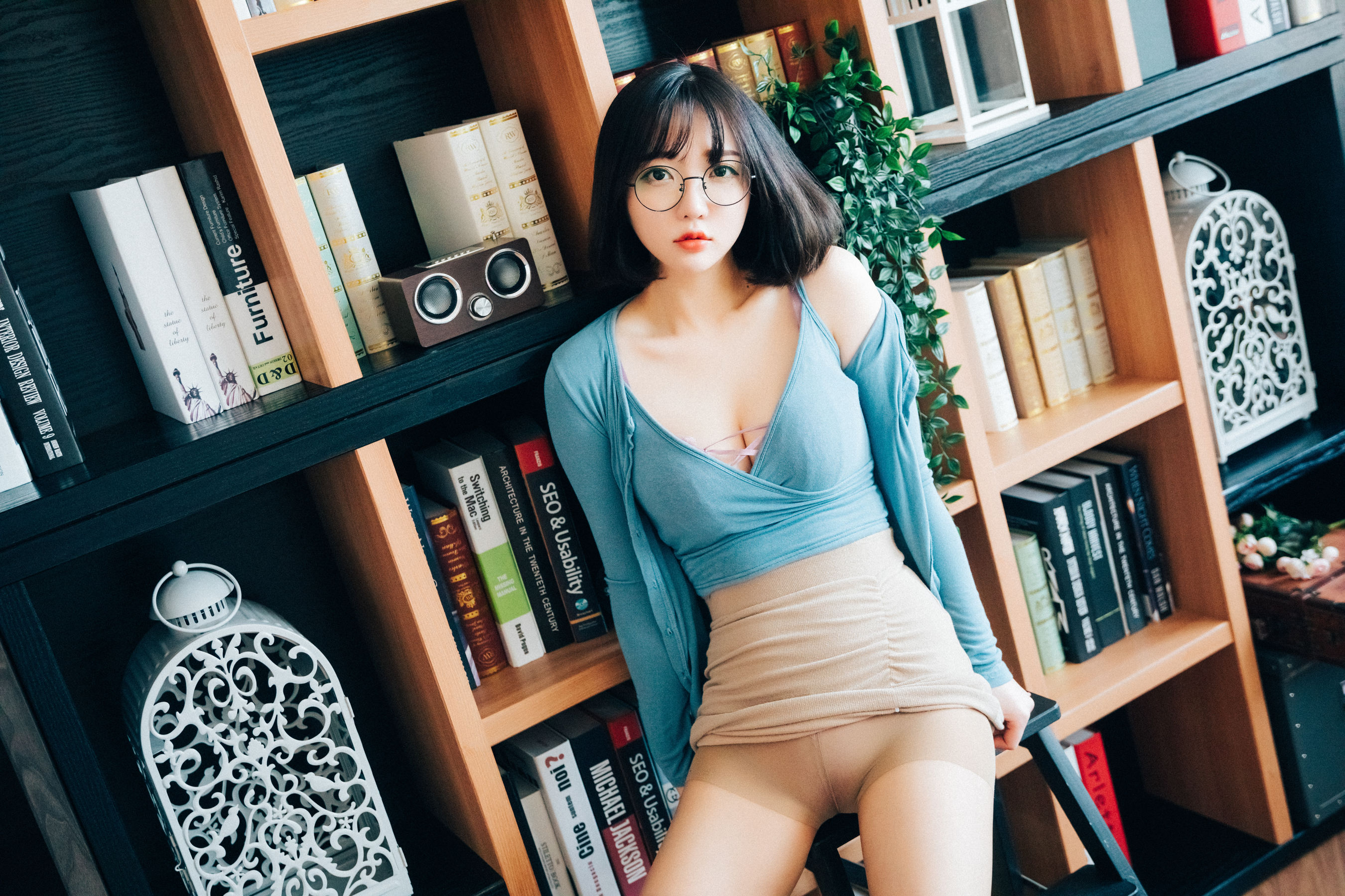 [LOOZY]  Yeeun - Librarian Girl