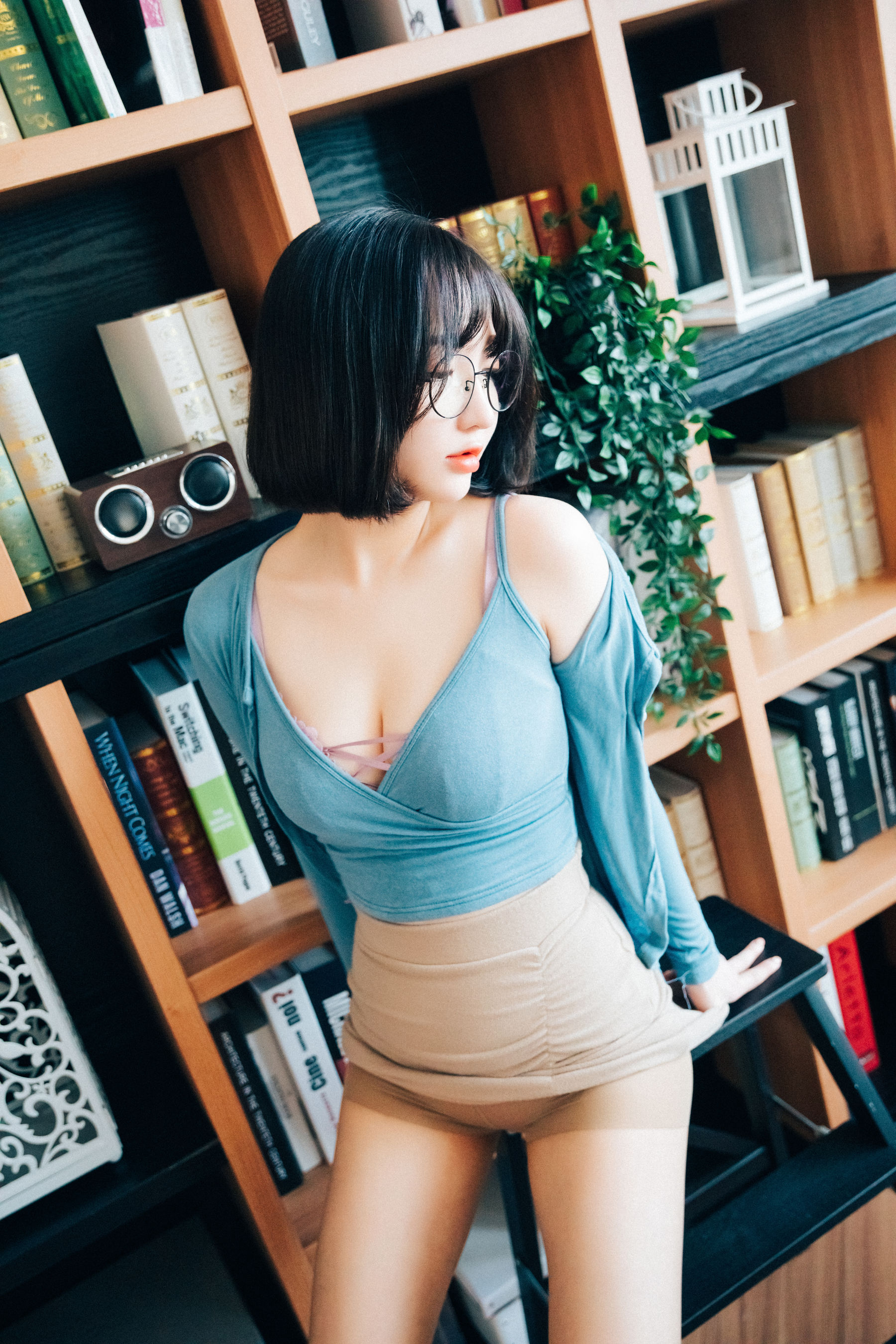 [LOOZY]  Yeeun - Librarian Girl