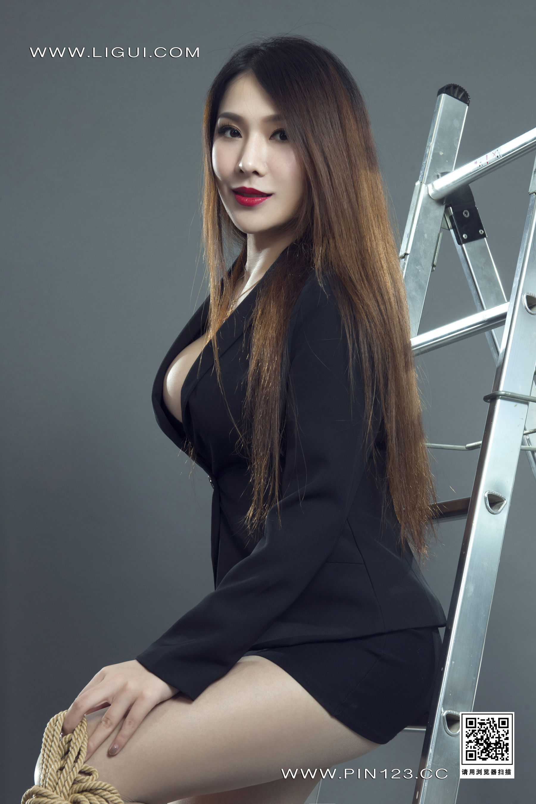 [丽柜Ligui]  文静 紧缚职女