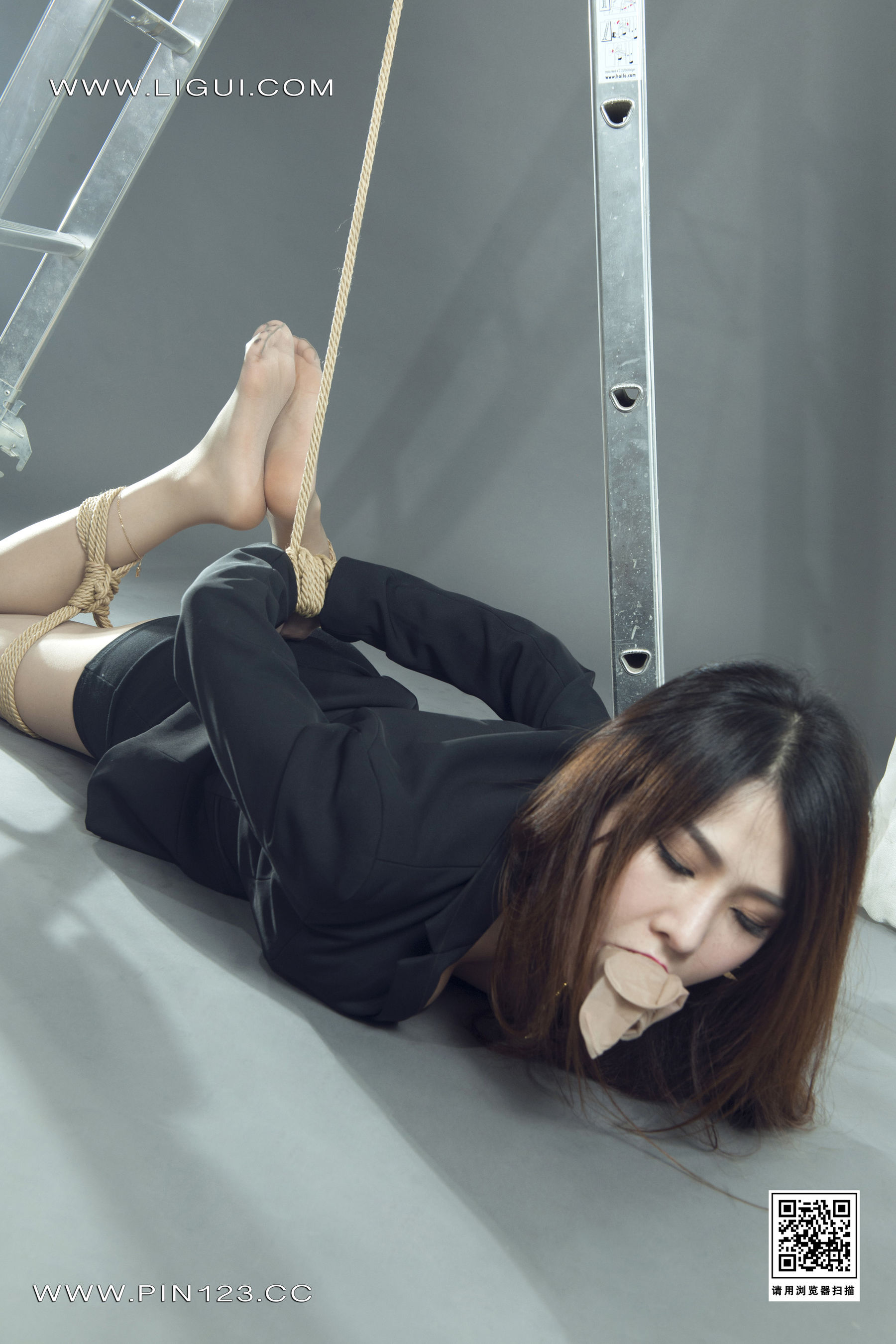 [丽柜Ligui]  文静 紧缚职女