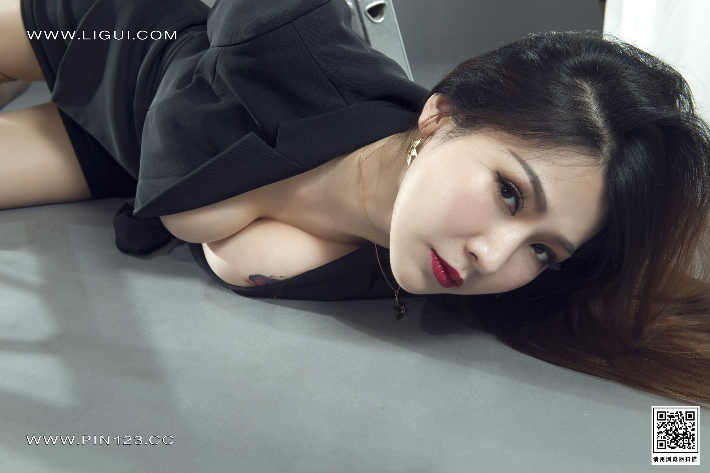 [丽柜Ligui]  文静 紧缚职女