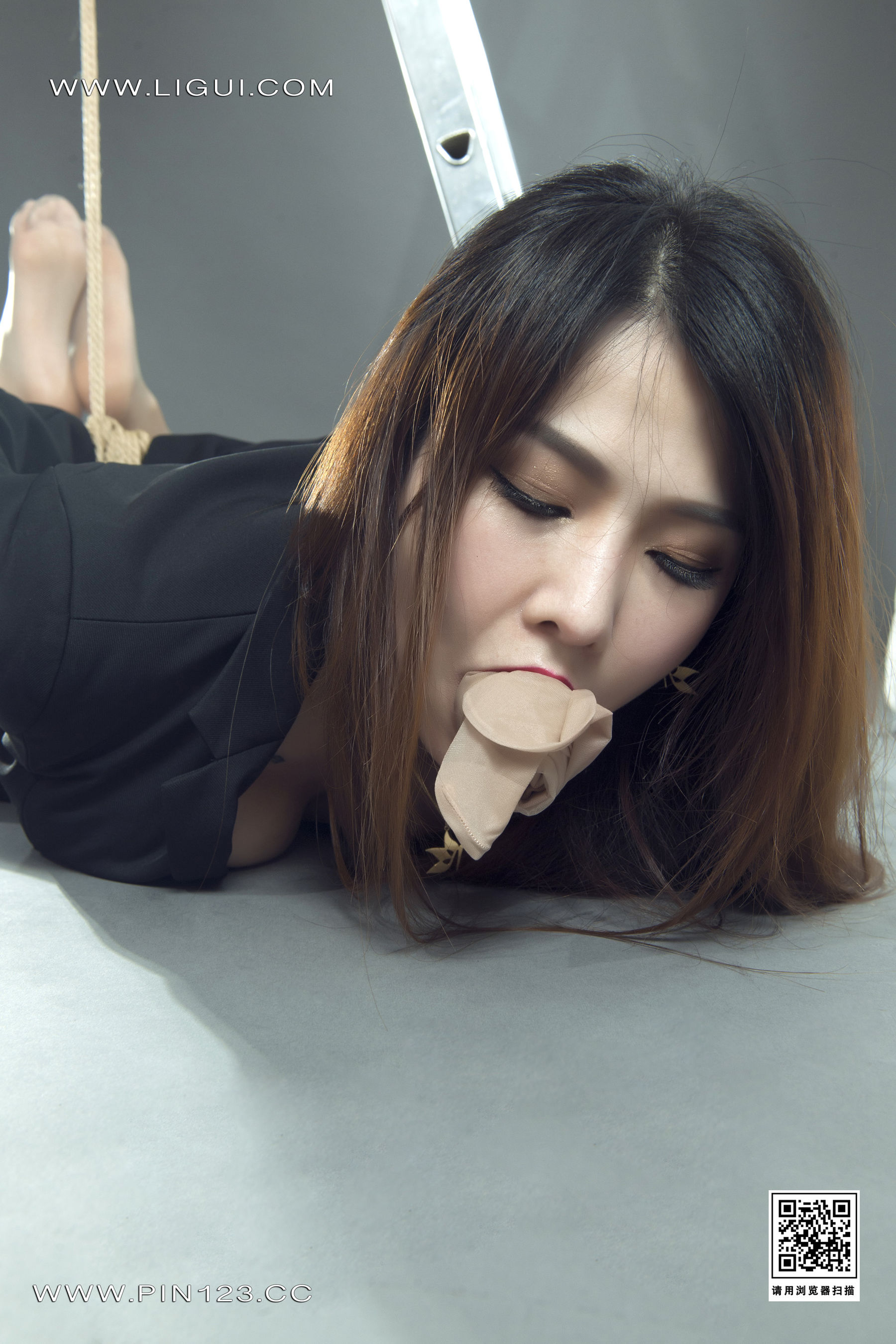 [丽柜Ligui]  文静 紧缚职女