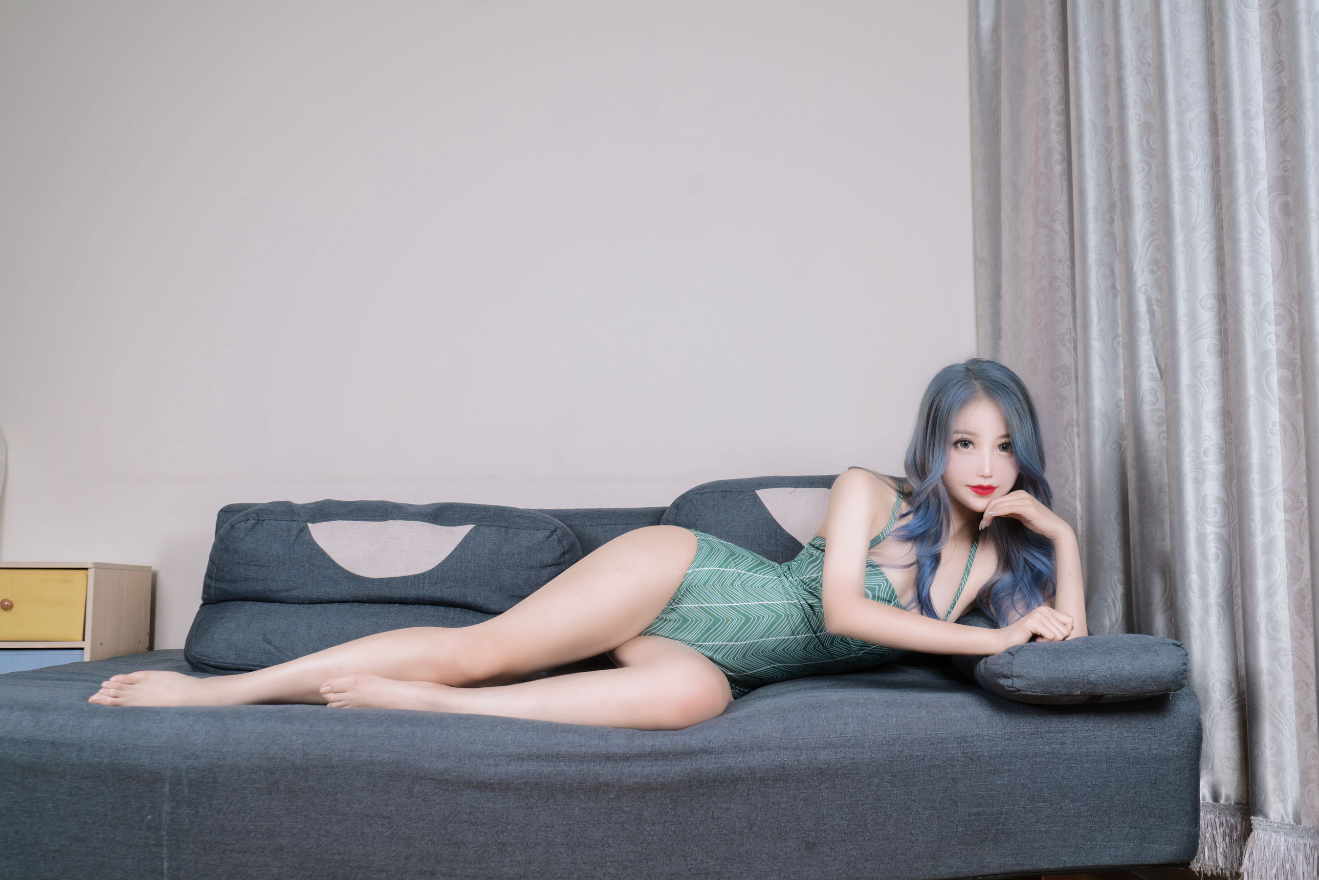 [福利COS] eloise软软 - 泳衣