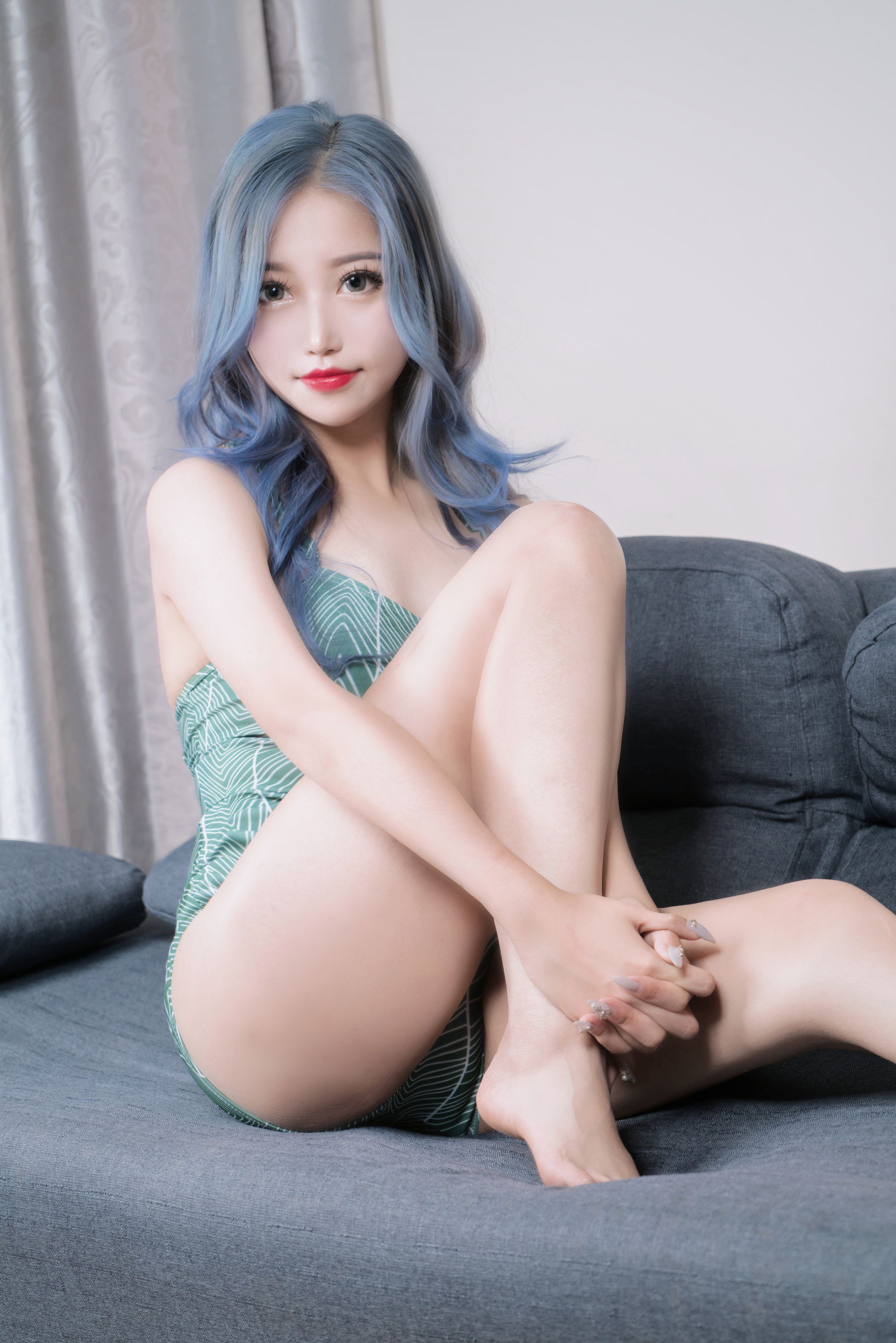 [福利COS] eloise软软 - 泳衣