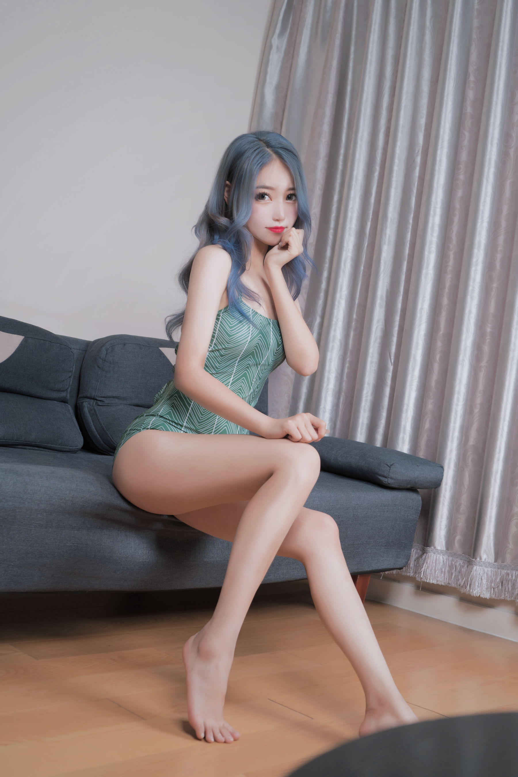 [福利COS] eloise软软 - 泳衣