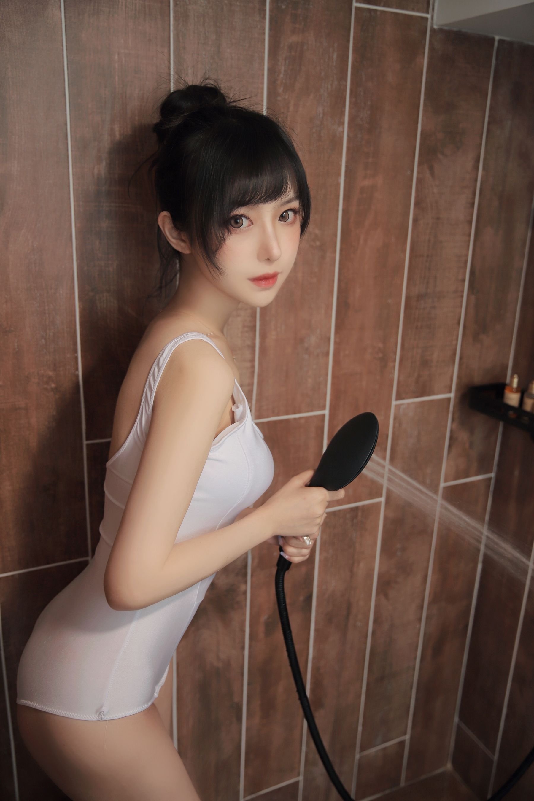 [福利COS] Shika小鹿鹿 - 半透浴室