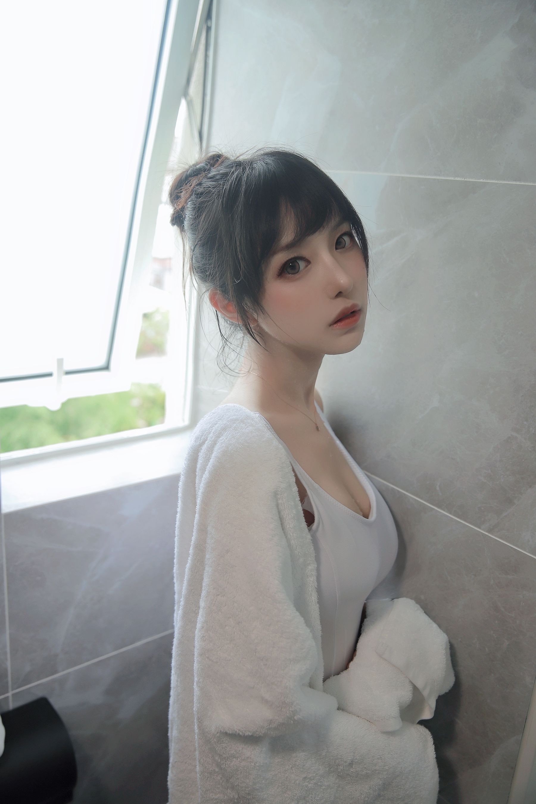 [福利COS] Shika小鹿鹿 - 半透浴室