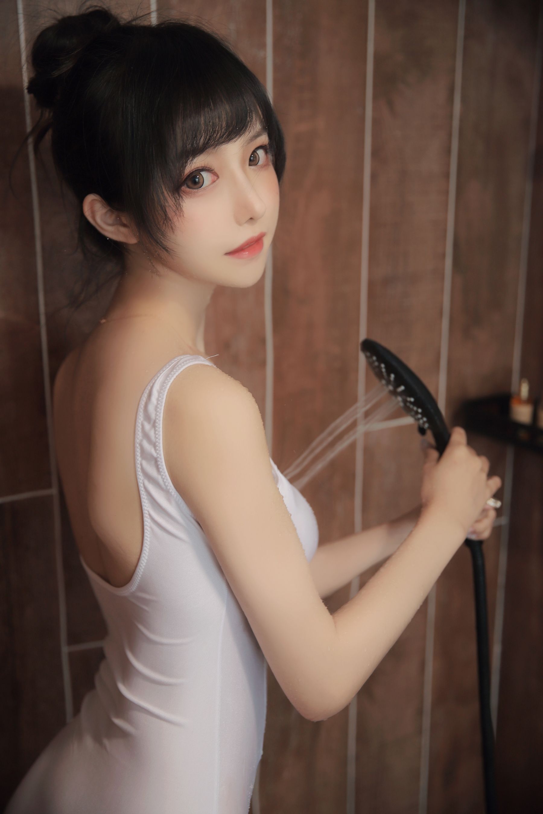 [福利COS] Shika小鹿鹿 - 半透浴室