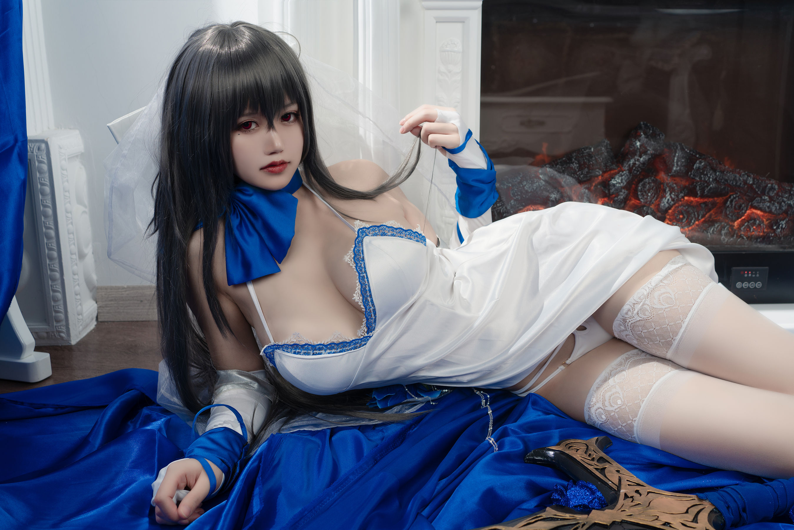 [福利COS] 动漫博主小仓千代w - 路易九世礼服