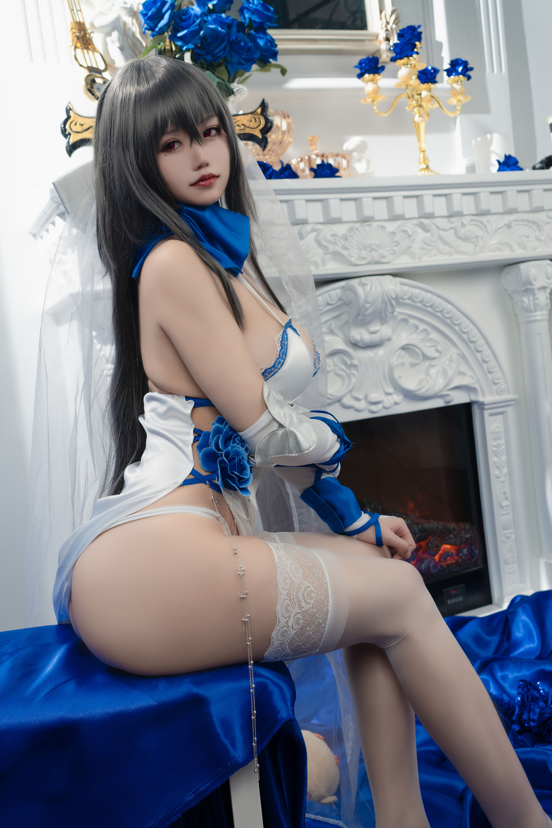 [福利COS] 动漫博主小仓千代w - 路易九世礼服