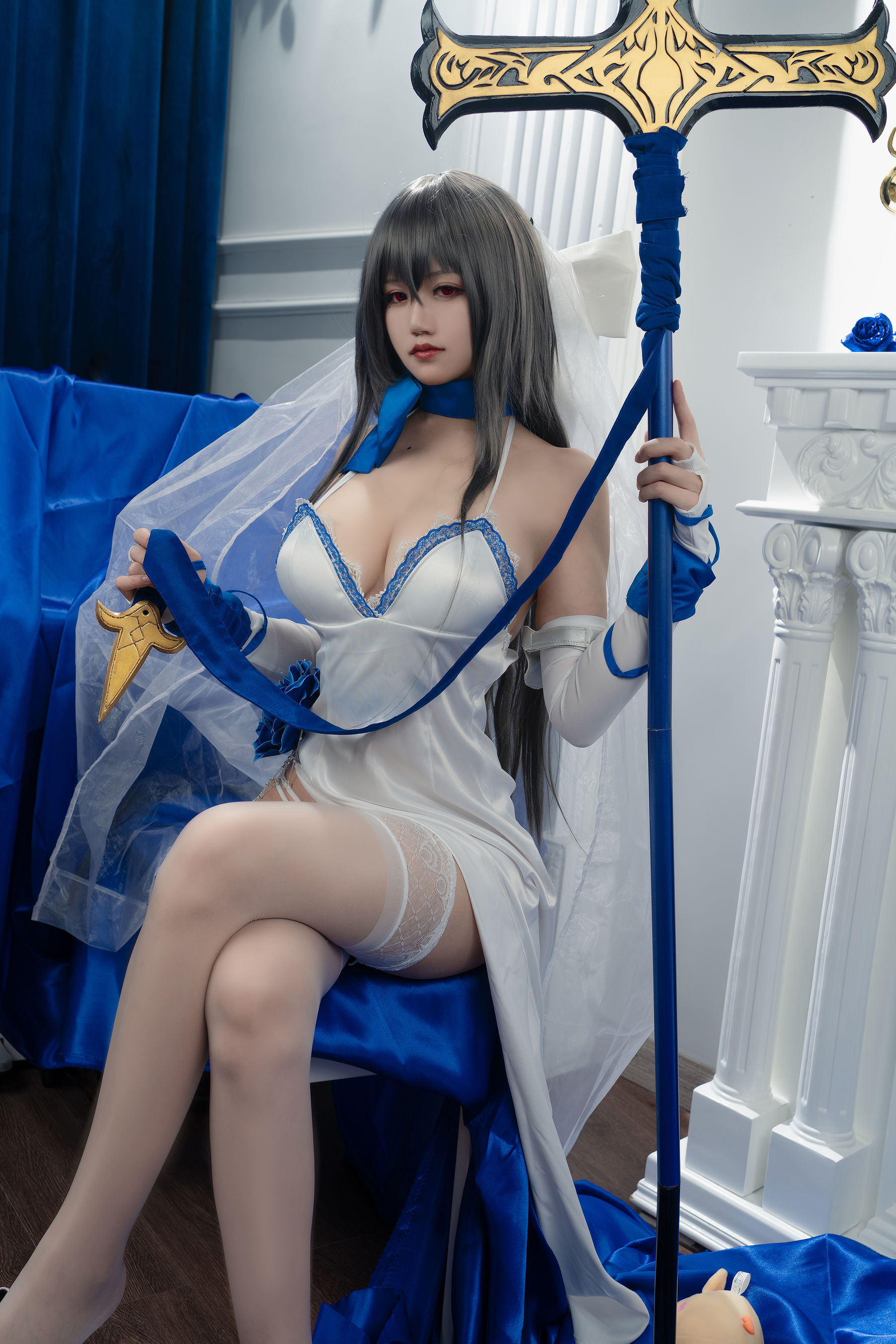 [福利COS] 动漫博主小仓千代w - 路易九世礼服