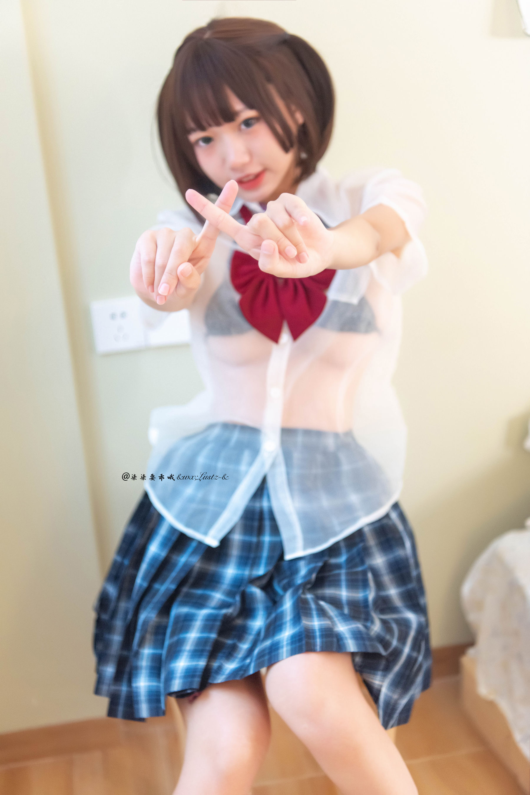 [福利COS] 动漫博主柒柒要乖哦 - 晚间约会