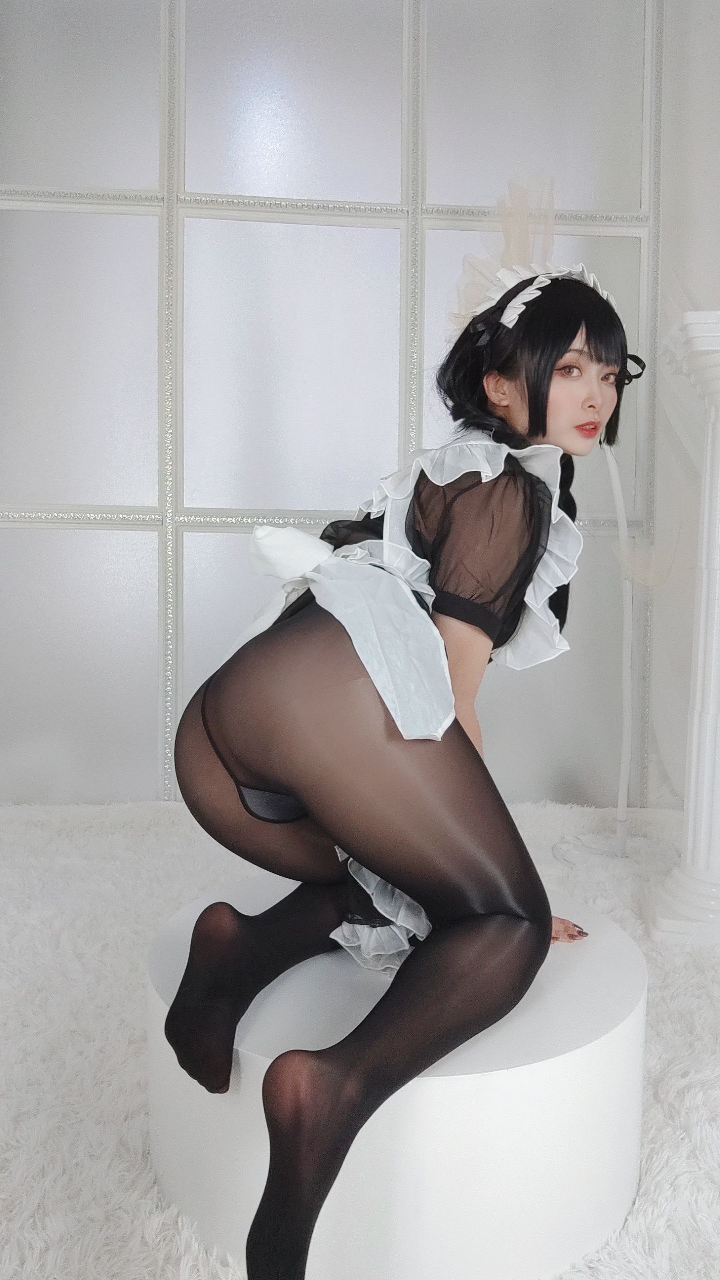 [福利COS] 动漫博主洛璃LoLiSAMA - 黑丝女仆