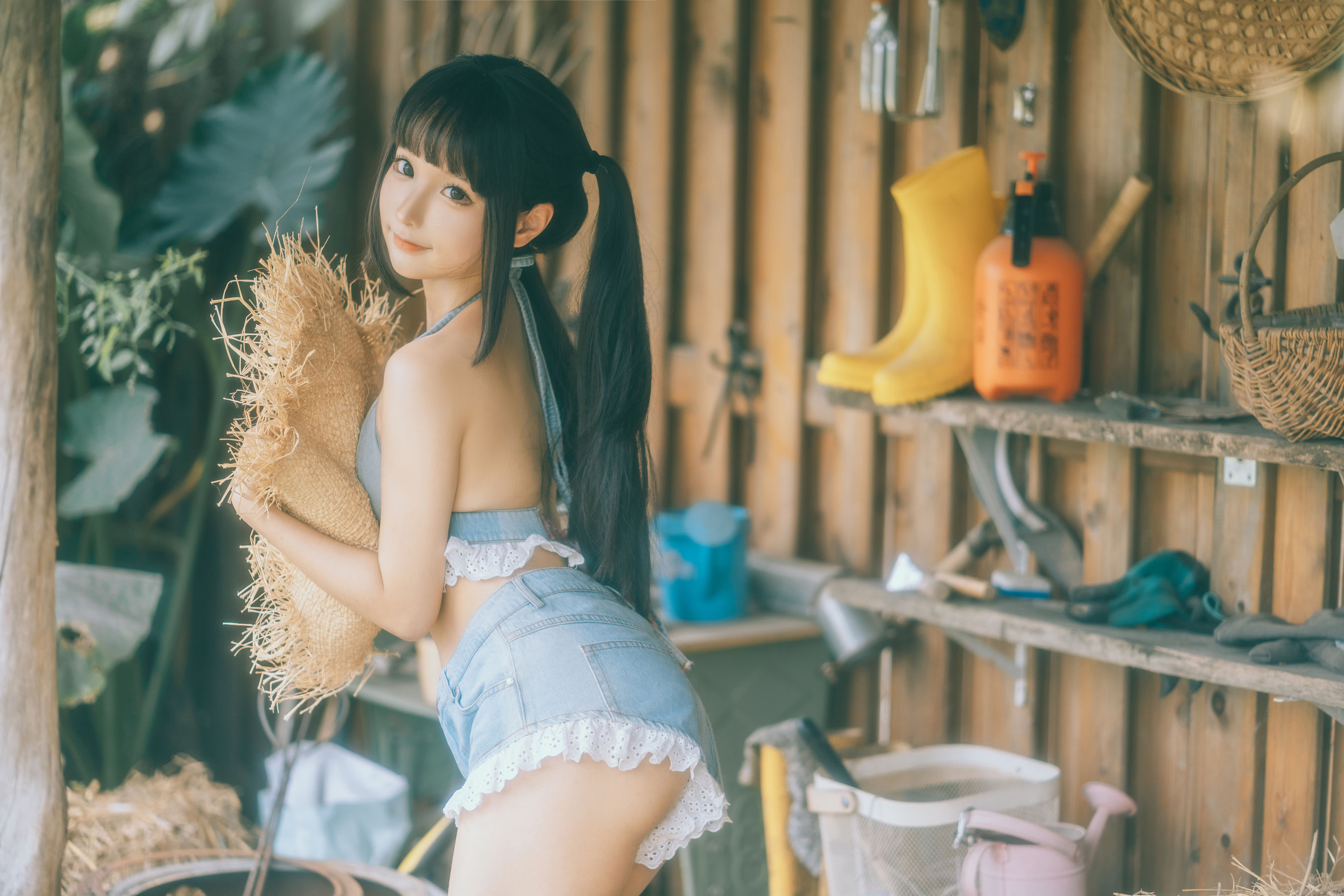 [福利COS] 动漫博主蠢沫沫 - 大巴房车
