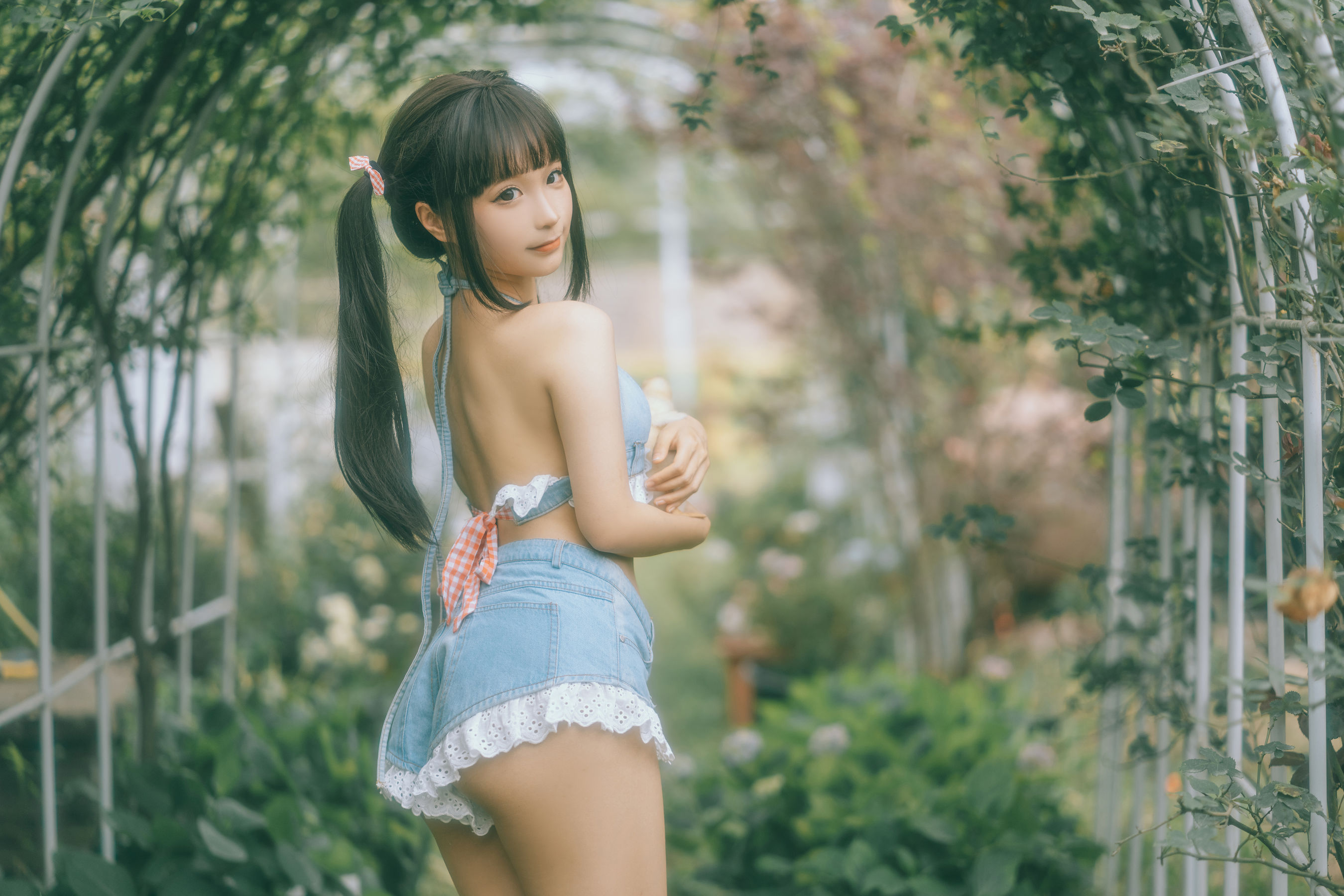 [福利COS] 动漫博主蠢沫沫 - 大巴房车