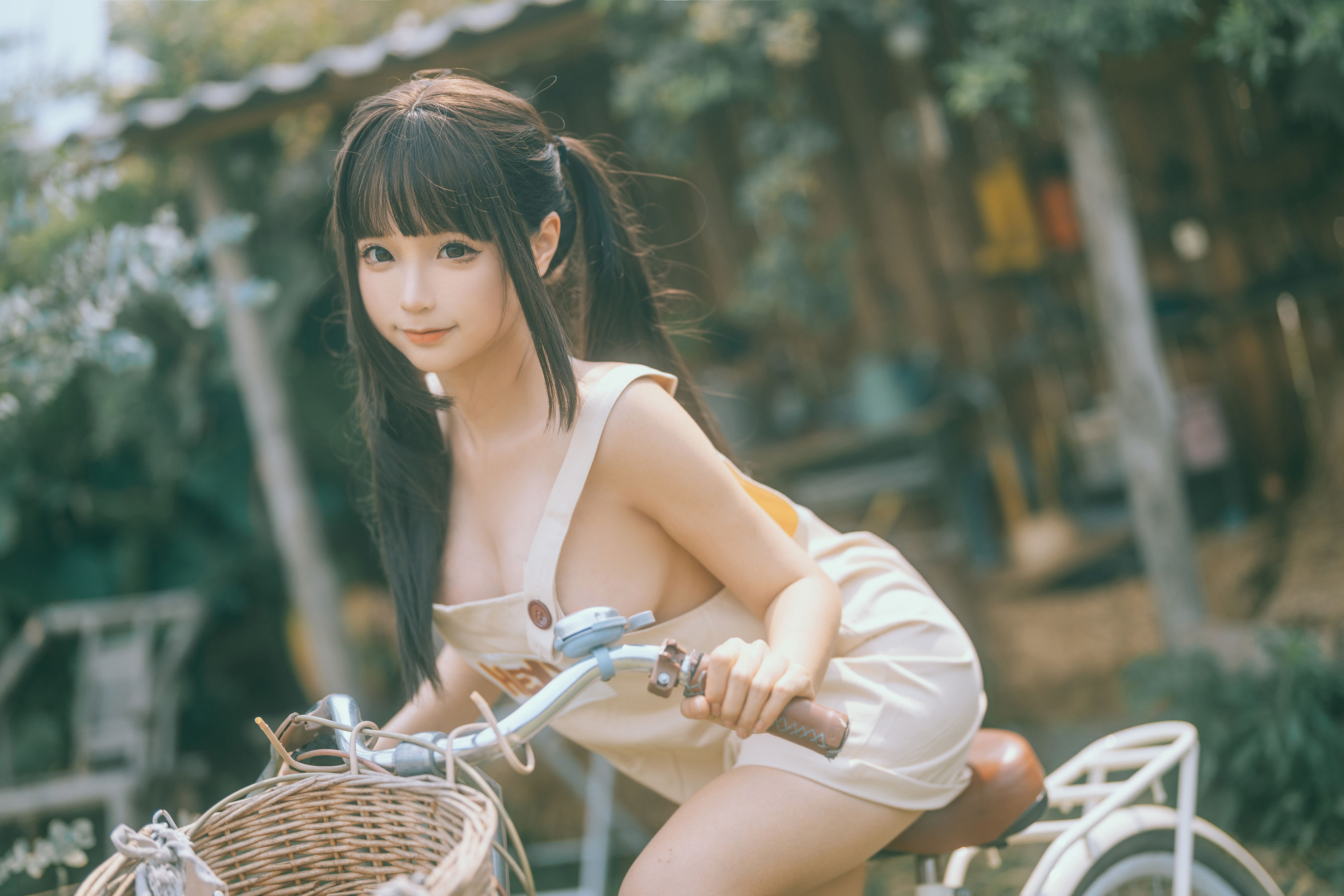 [福利COS] 动漫博主蠢沫沫 - 大巴房车