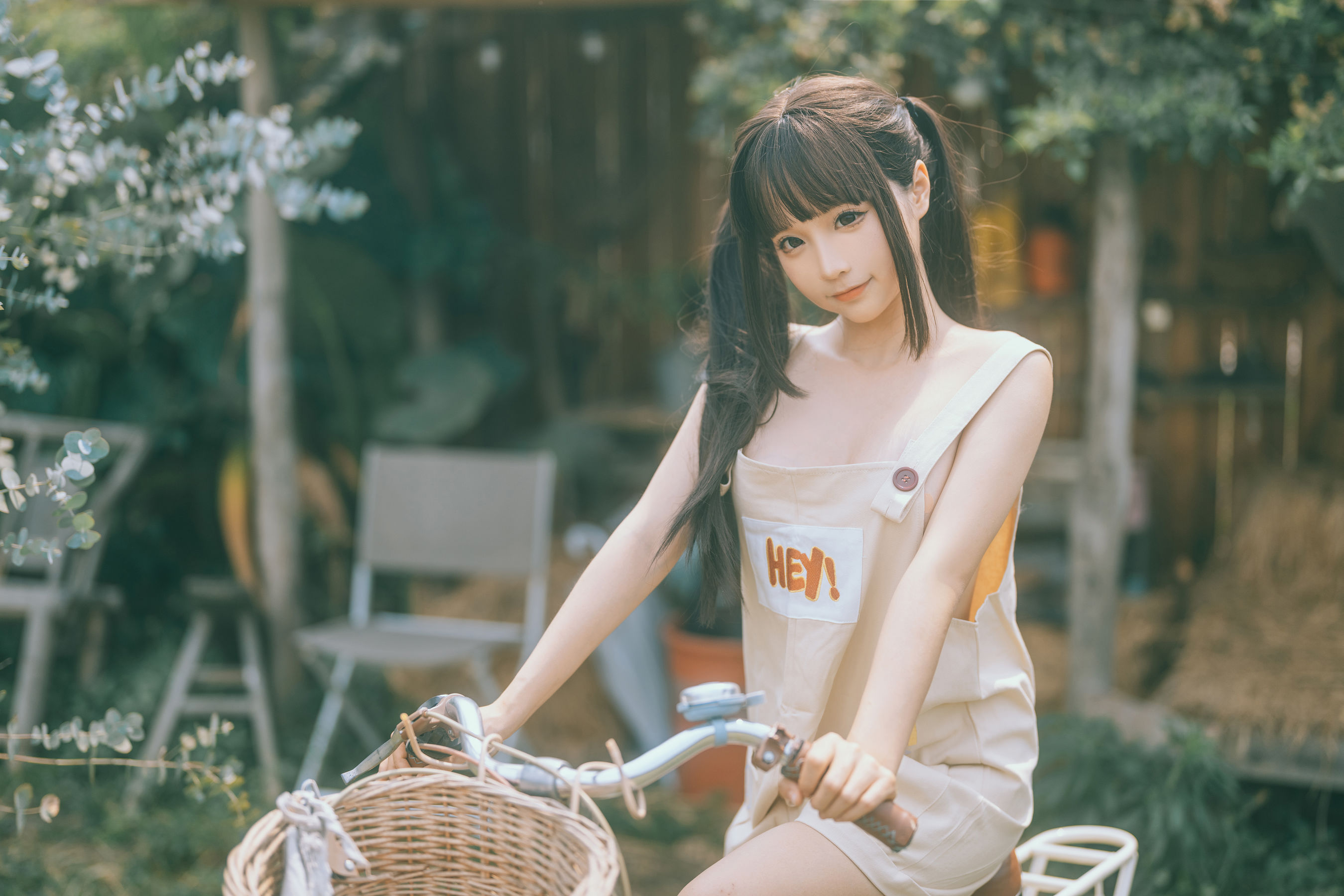 [福利COS] 动漫博主蠢沫沫 - 大巴房车