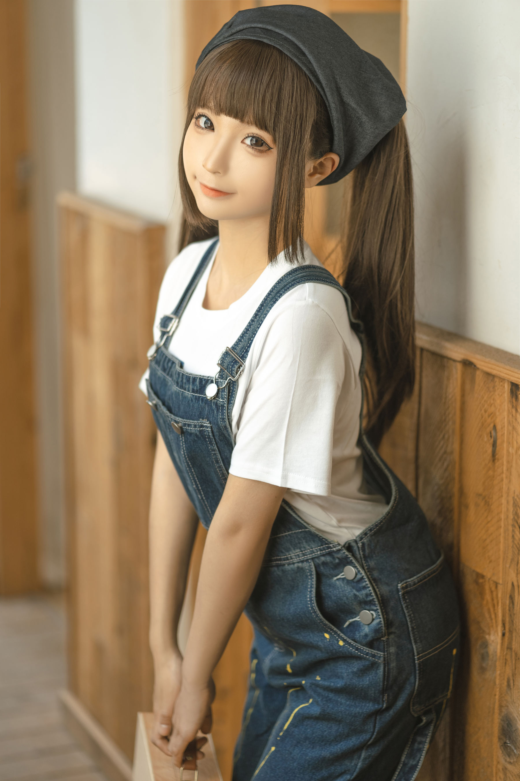 [福利COS] 动漫博主蠢沫沫 - 小画家