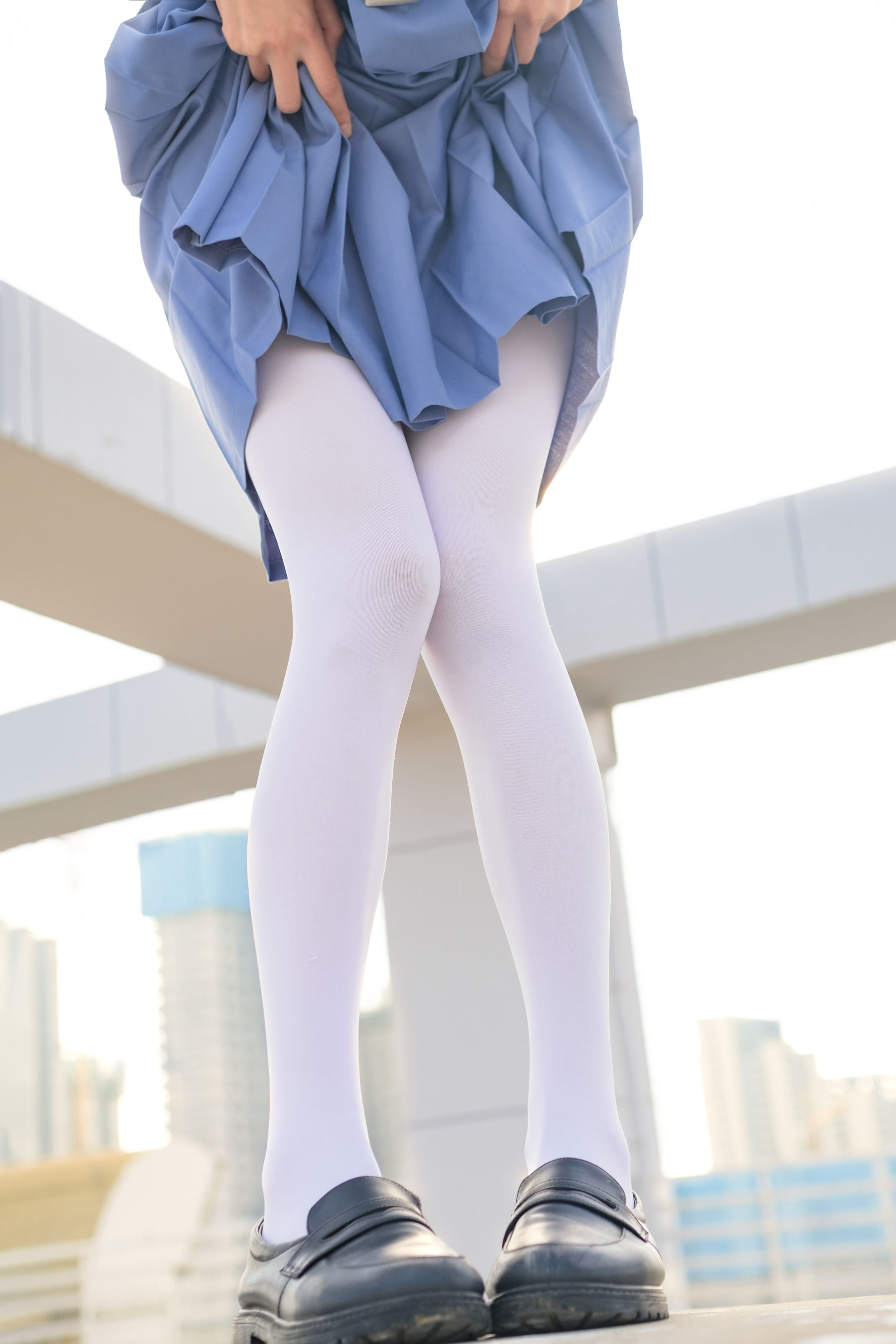 [福利COS] 柴系小乖(稚乖画册) - 夜夜 天台真空80D白丝