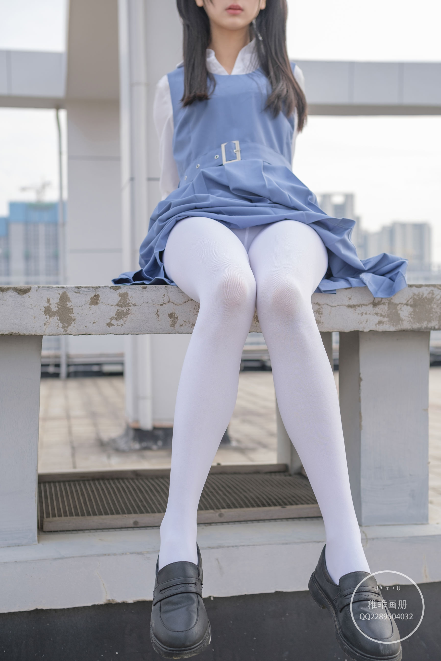 [福利COS] 柴系小乖(稚乖画册) - 夜夜 天台真空80D白丝