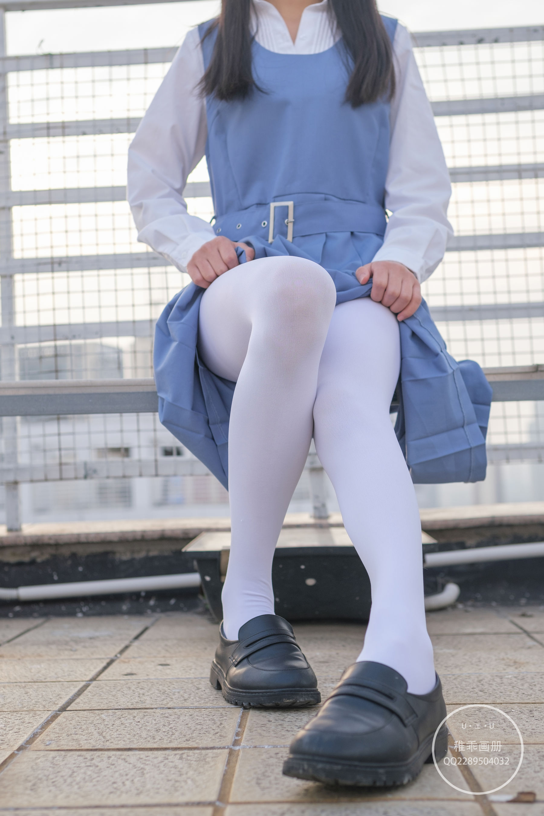 [福利COS] 柴系小乖(稚乖画册) - 夜夜 天台真空80D白丝
