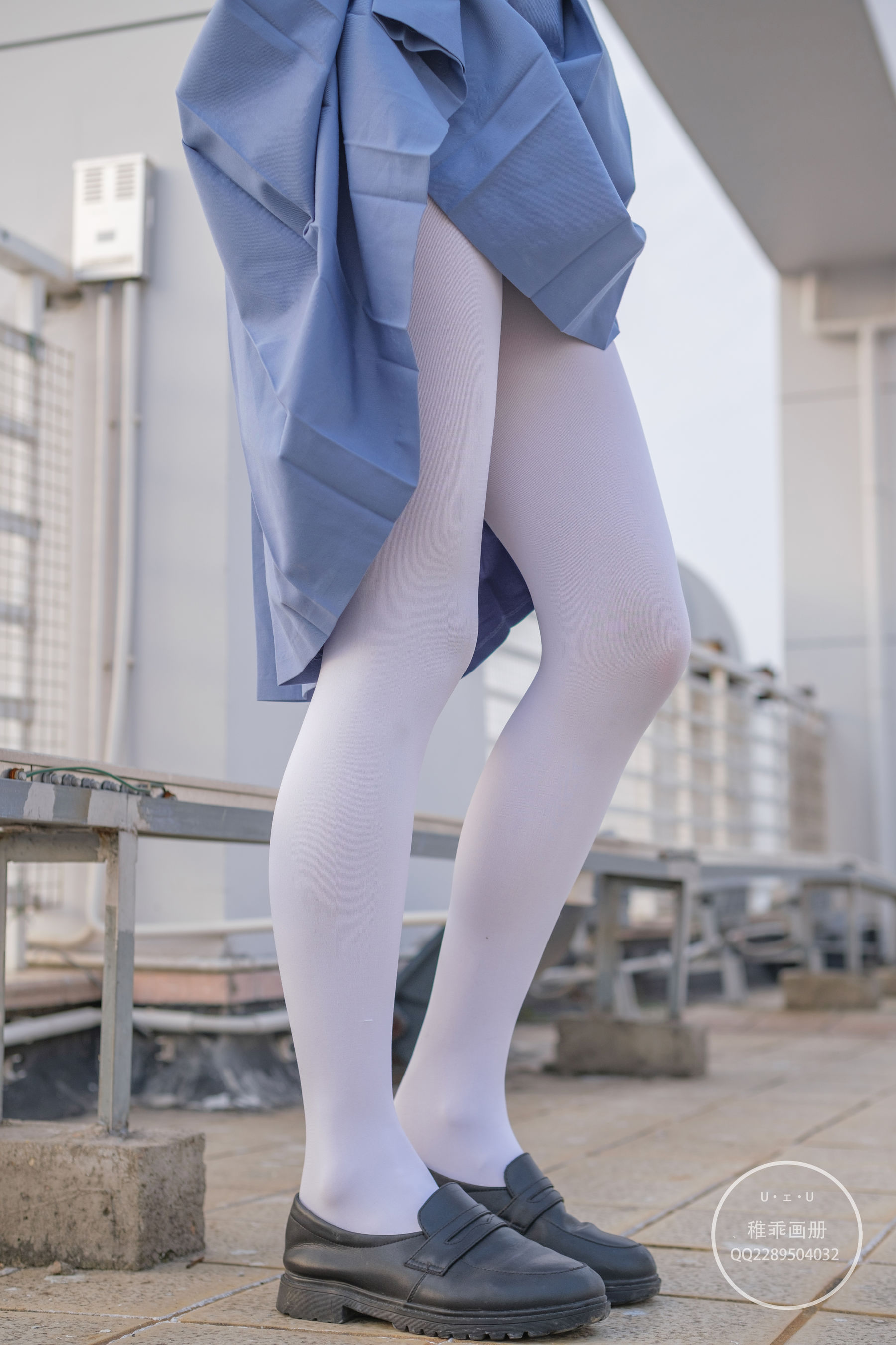 [福利COS] 柴系小乖(稚乖画册) - 夜夜 天台真空80D白丝