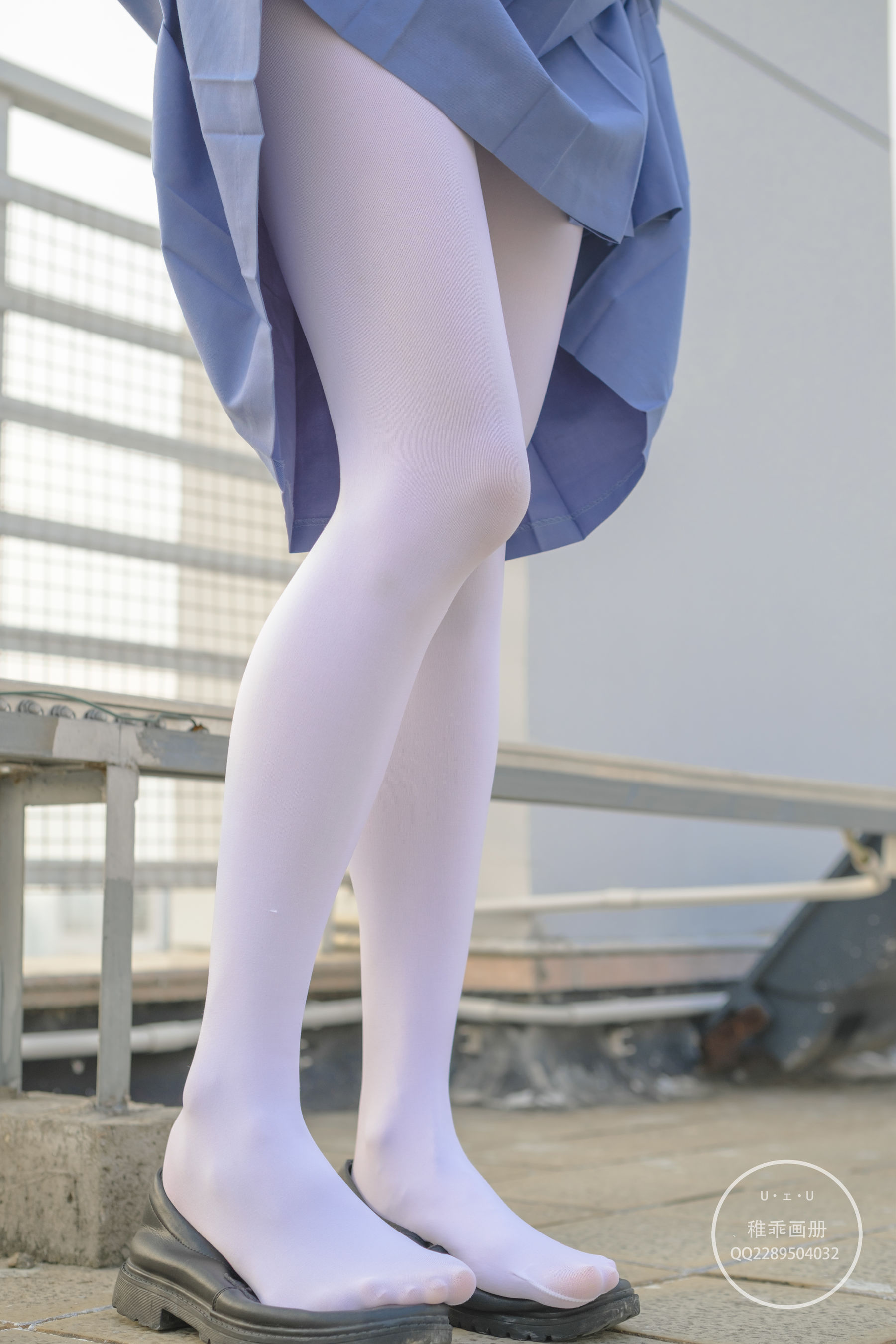 [福利COS] 柴系小乖(稚乖画册) - 夜夜 天台真空80D白丝