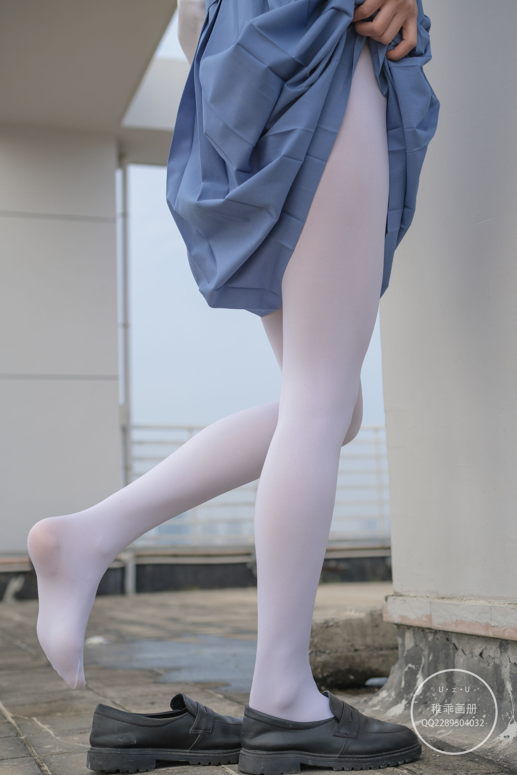 [福利COS] 柴系小乖(稚乖画册) - 夜夜 天台真空80D白丝