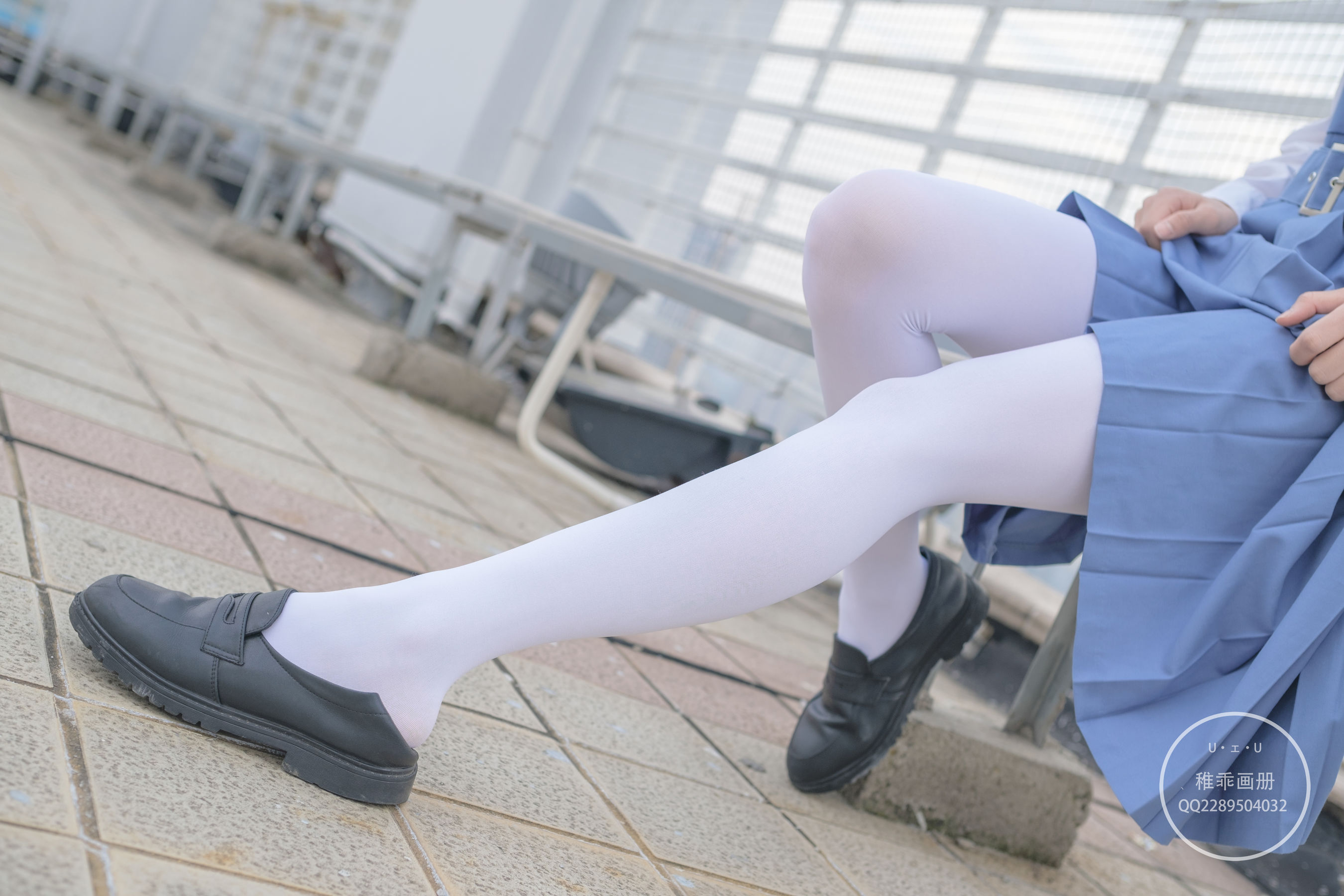 [福利COS] 柴系小乖(稚乖画册) - 夜夜 天台真空80D白丝