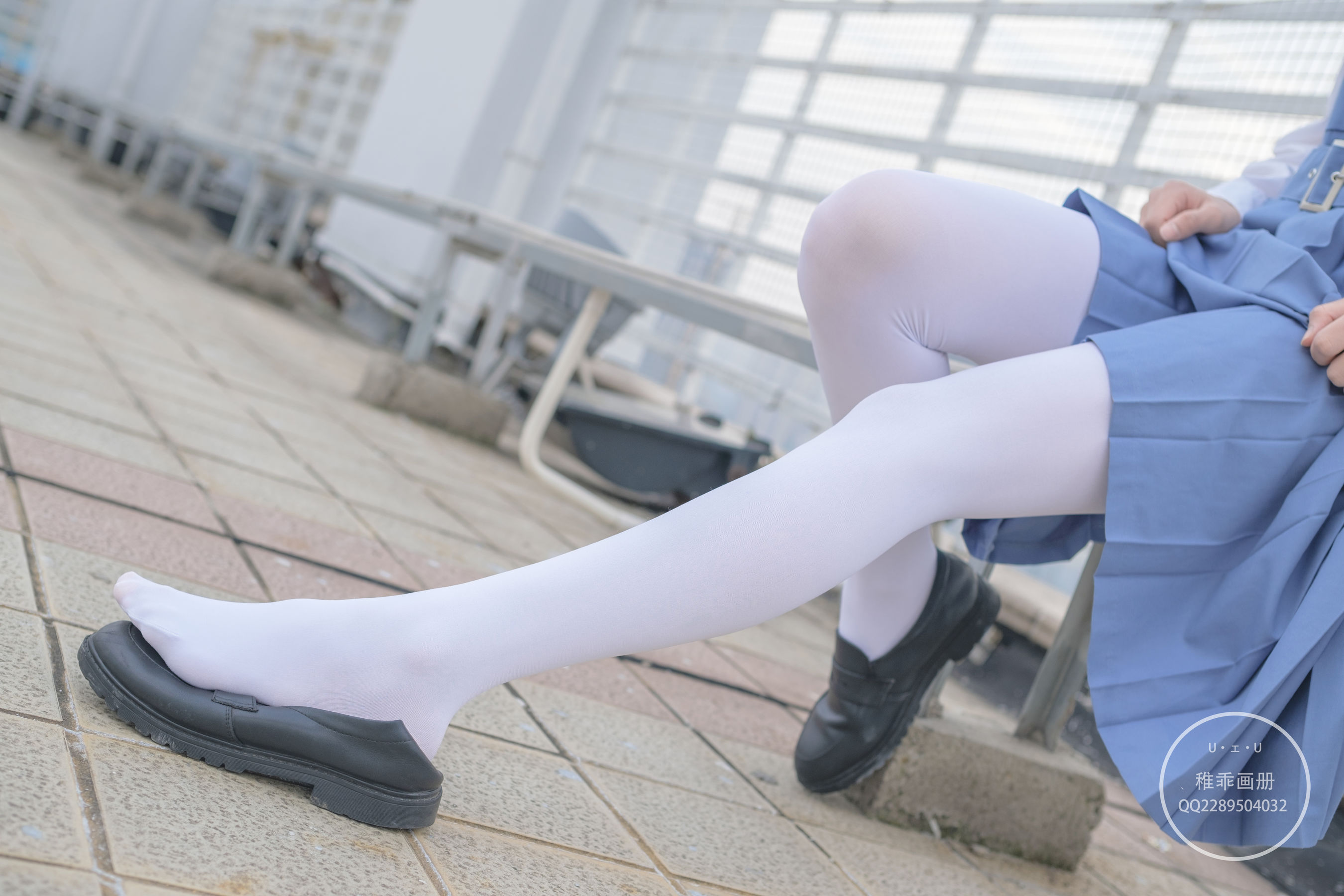 [福利COS] 柴系小乖(稚乖画册) - 夜夜 天台真空80D白丝