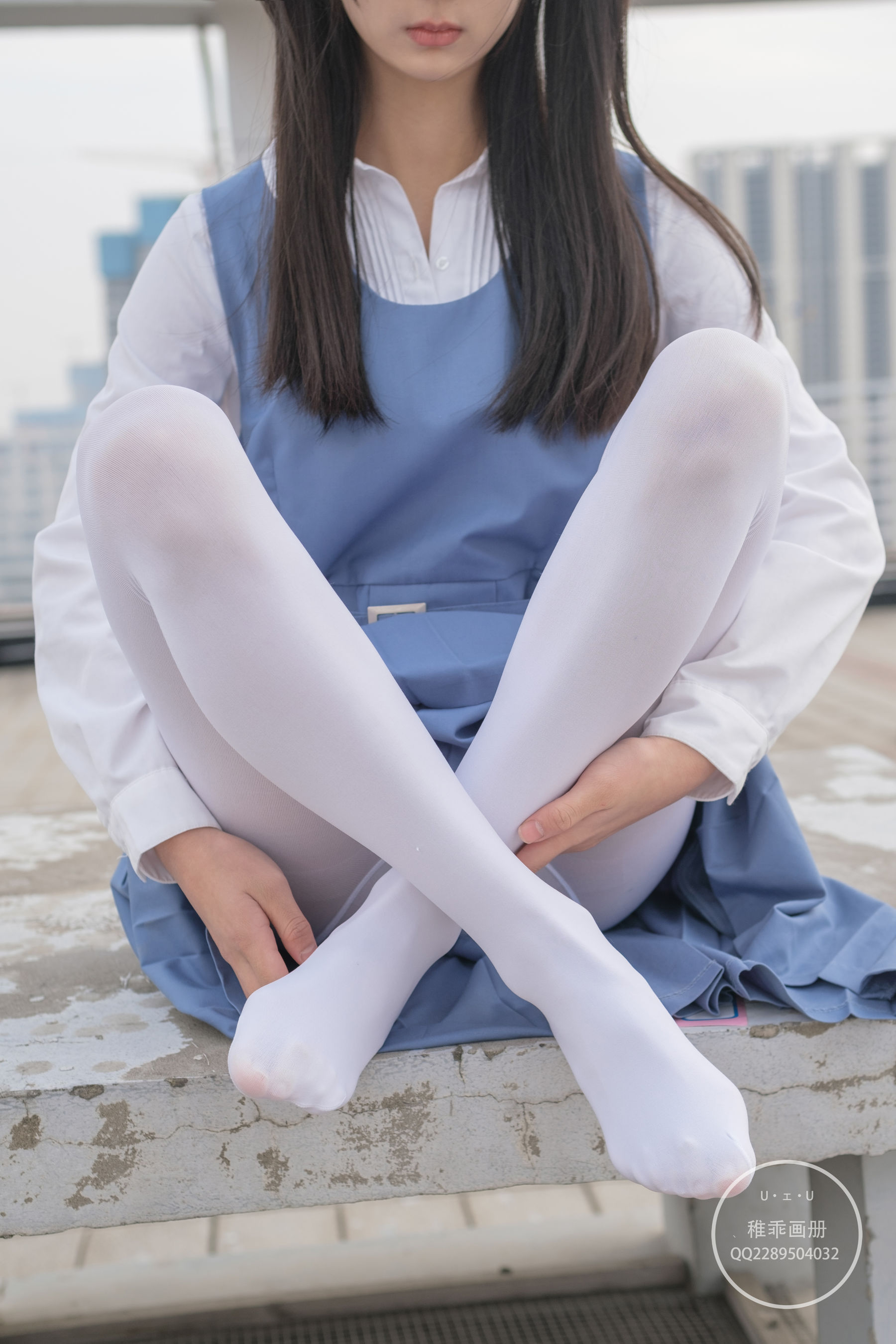 [福利COS] 柴系小乖(稚乖画册) - 夜夜 天台真空80D白丝