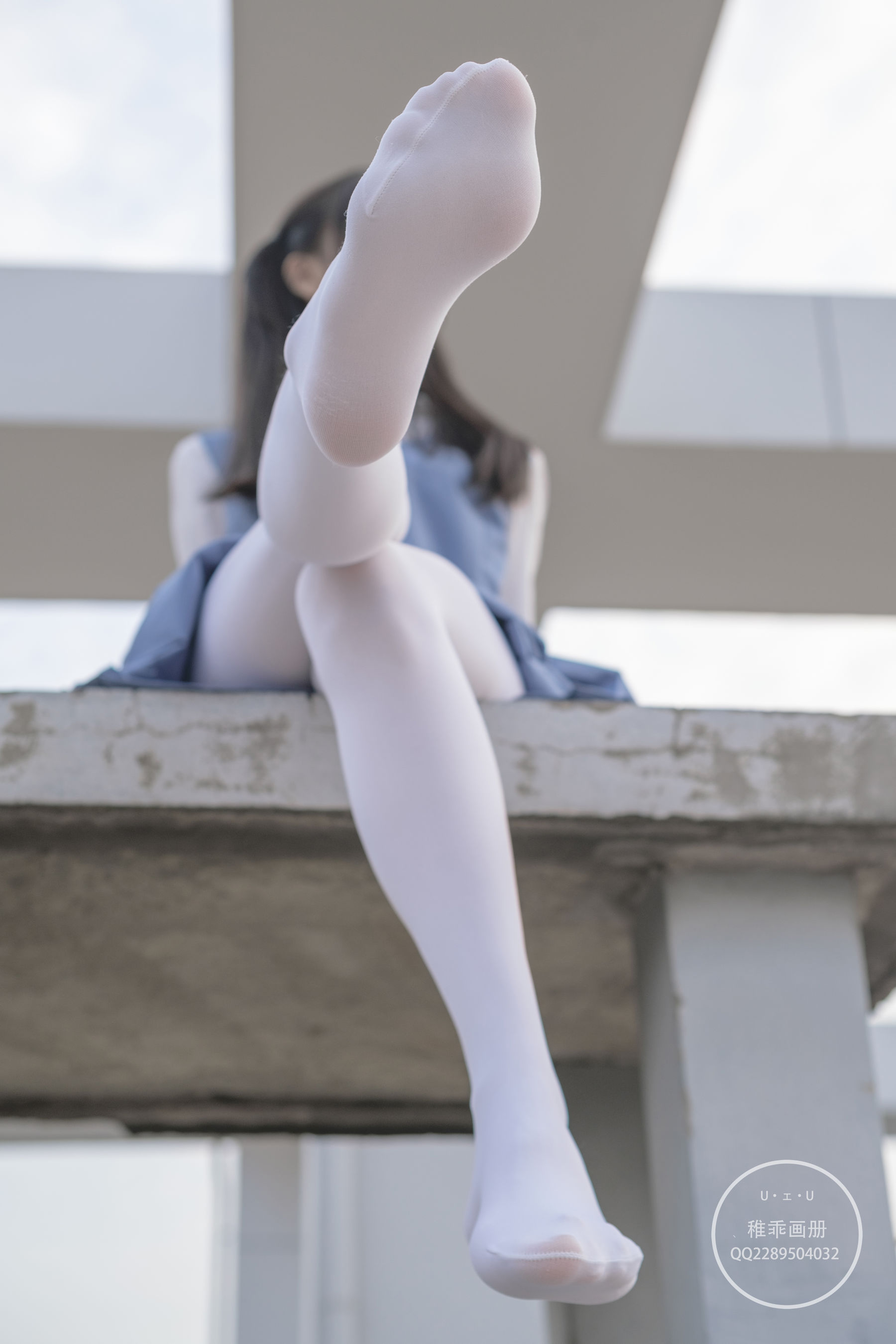 [福利COS] 柴系小乖(稚乖画册) - 夜夜 天台真空80D白丝