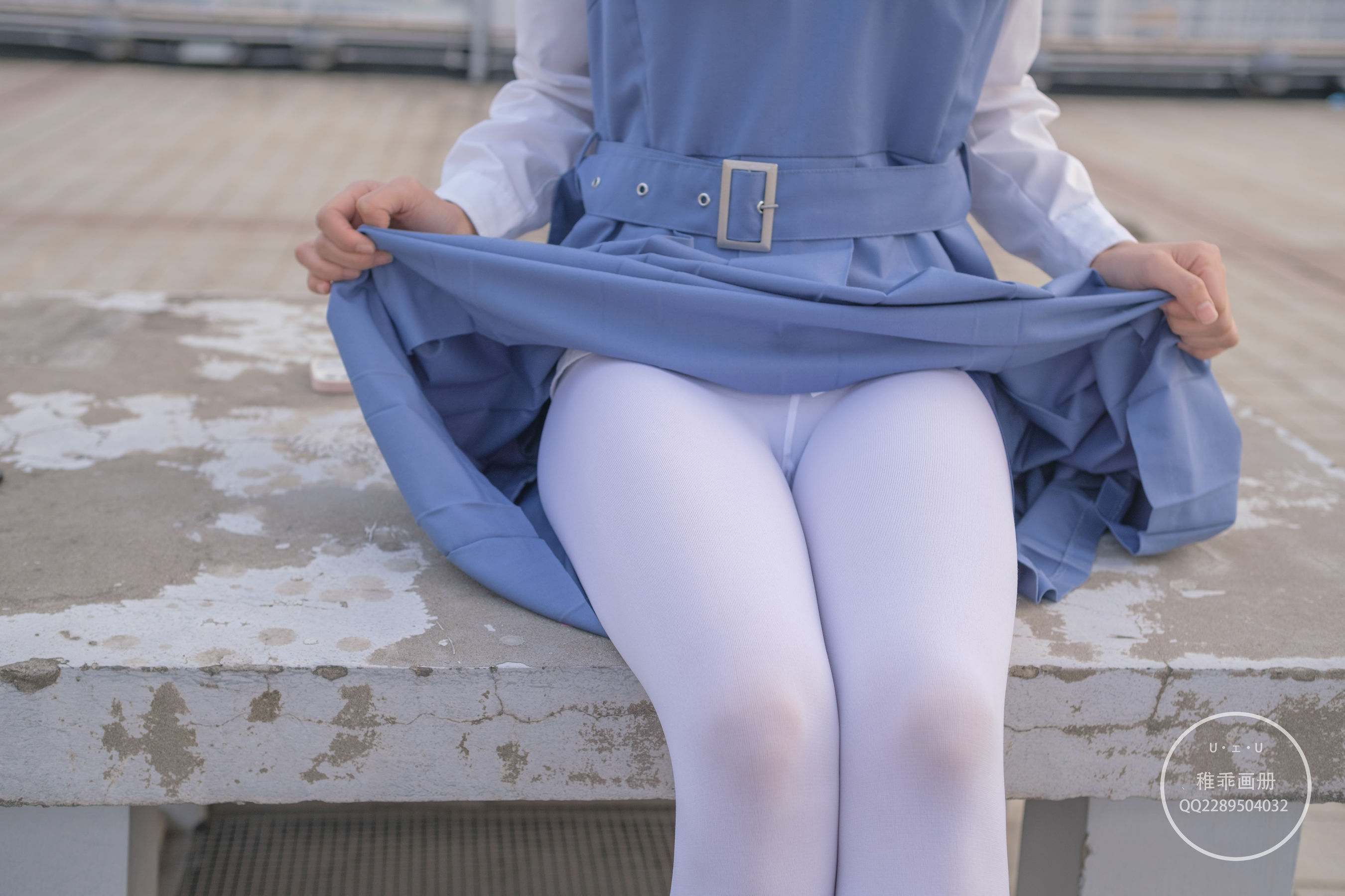 [福利COS] 柴系小乖(稚乖画册) - 夜夜 天台真空80D白丝