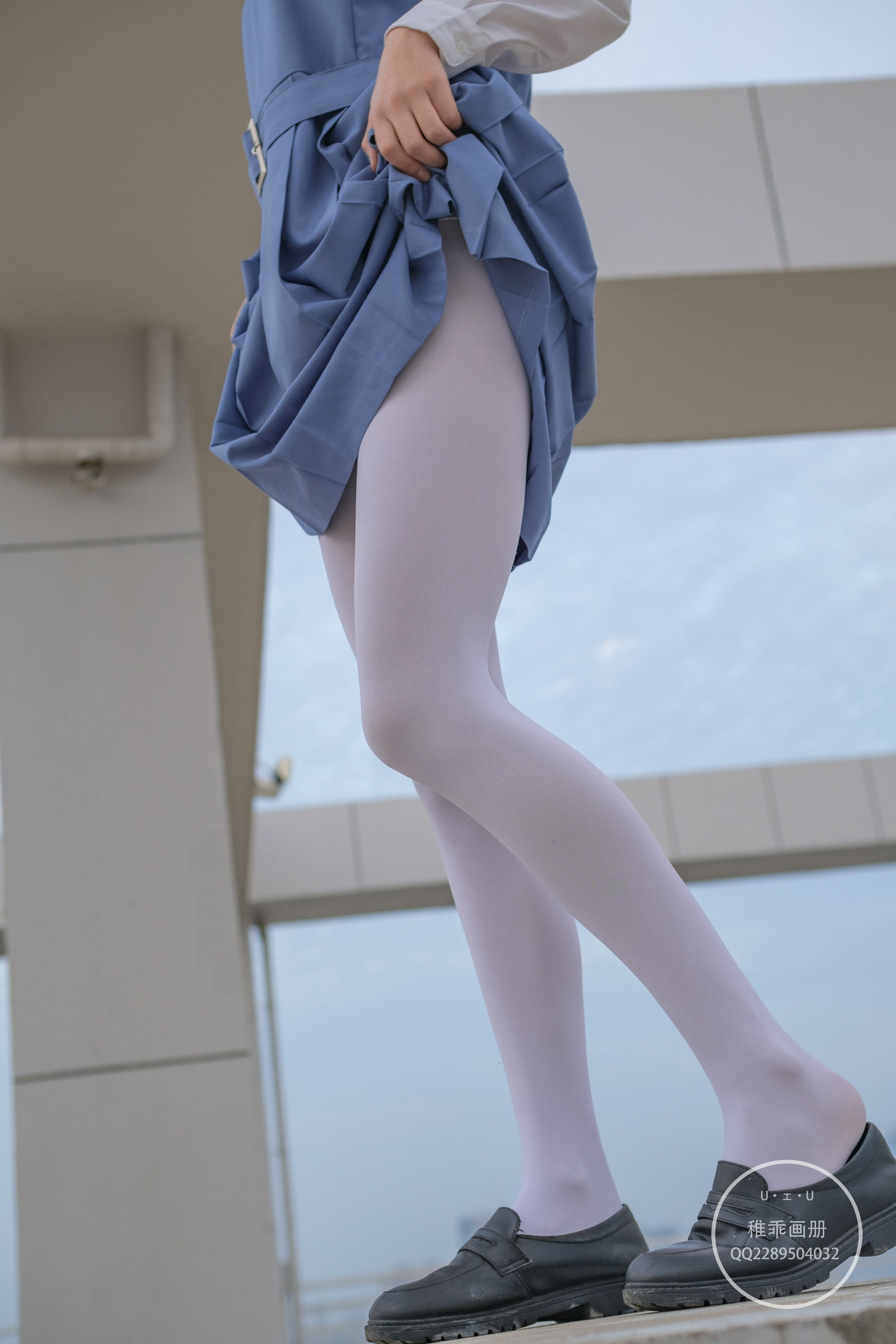 [福利COS] 柴系小乖(稚乖画册) - 夜夜 天台真空80D白丝