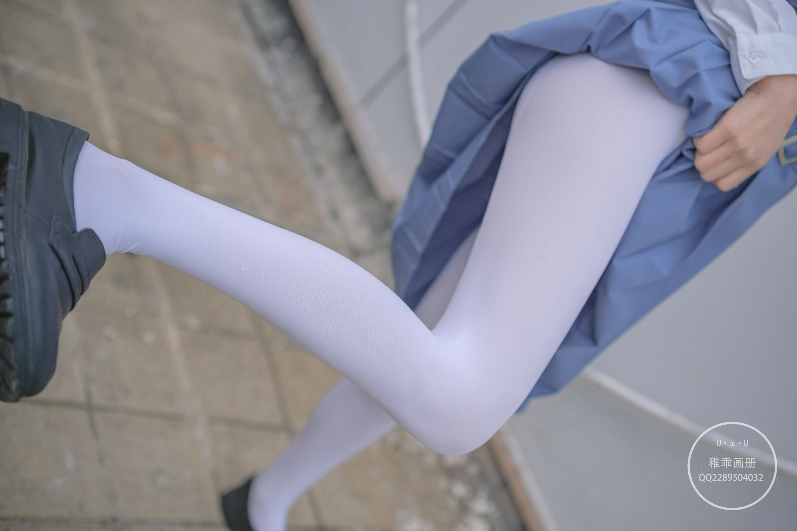 [福利COS] 柴系小乖(稚乖画册) - 夜夜 天台真空80D白丝