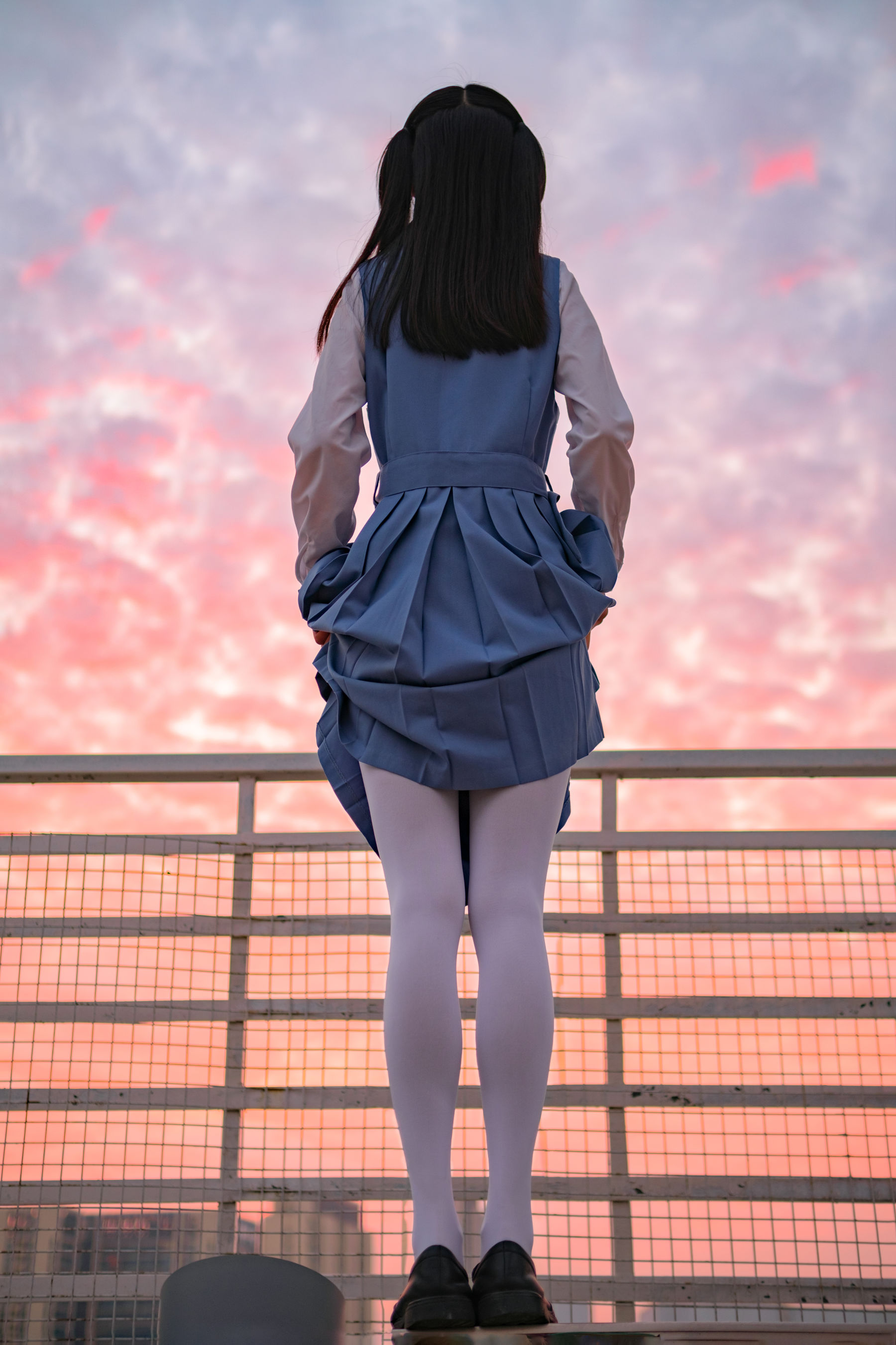 [福利COS] 柴系小乖(稚乖画册) - 夜夜 天台真空80D白丝