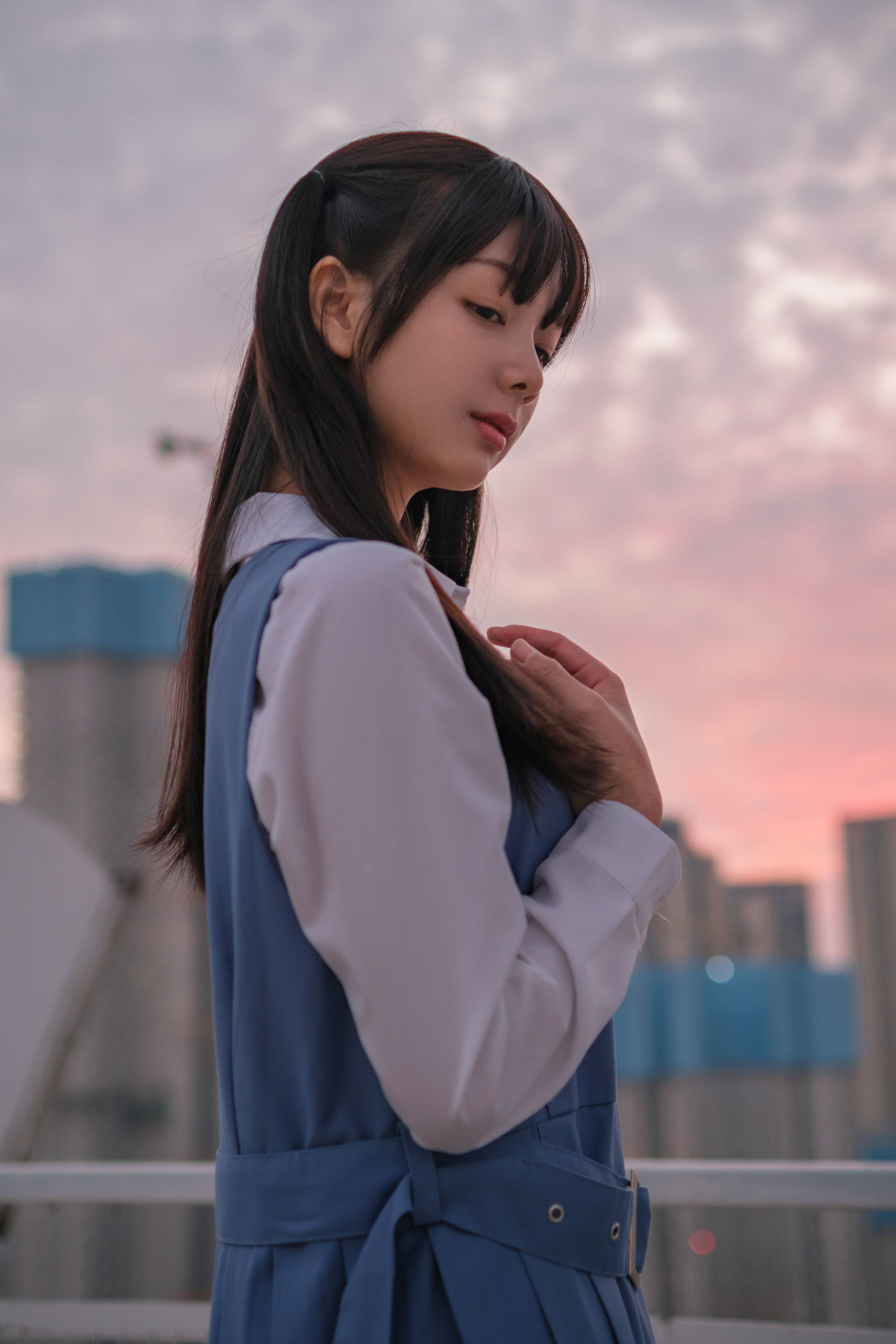 [福利COS] 柴系小乖(稚乖画册) - 夜夜 天台真空80D白丝