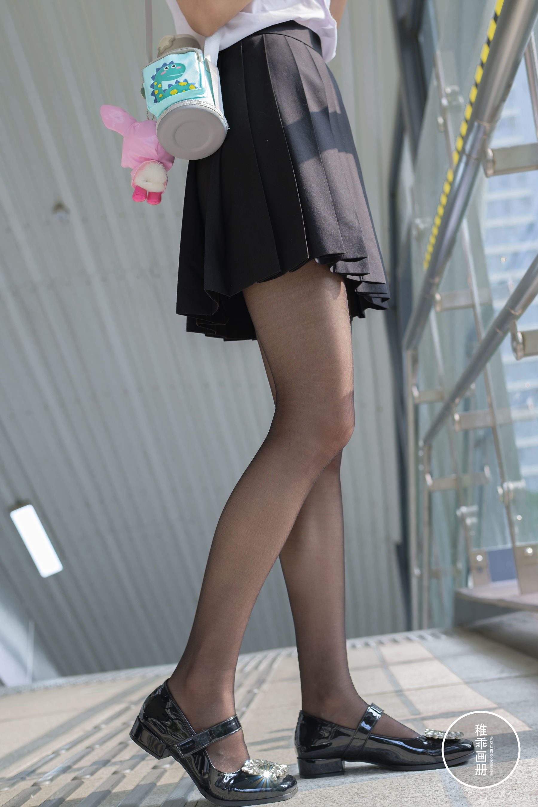 [福利COS] 柴系小乖(稚乖画册) - 夜夜 逛街13d黑丝