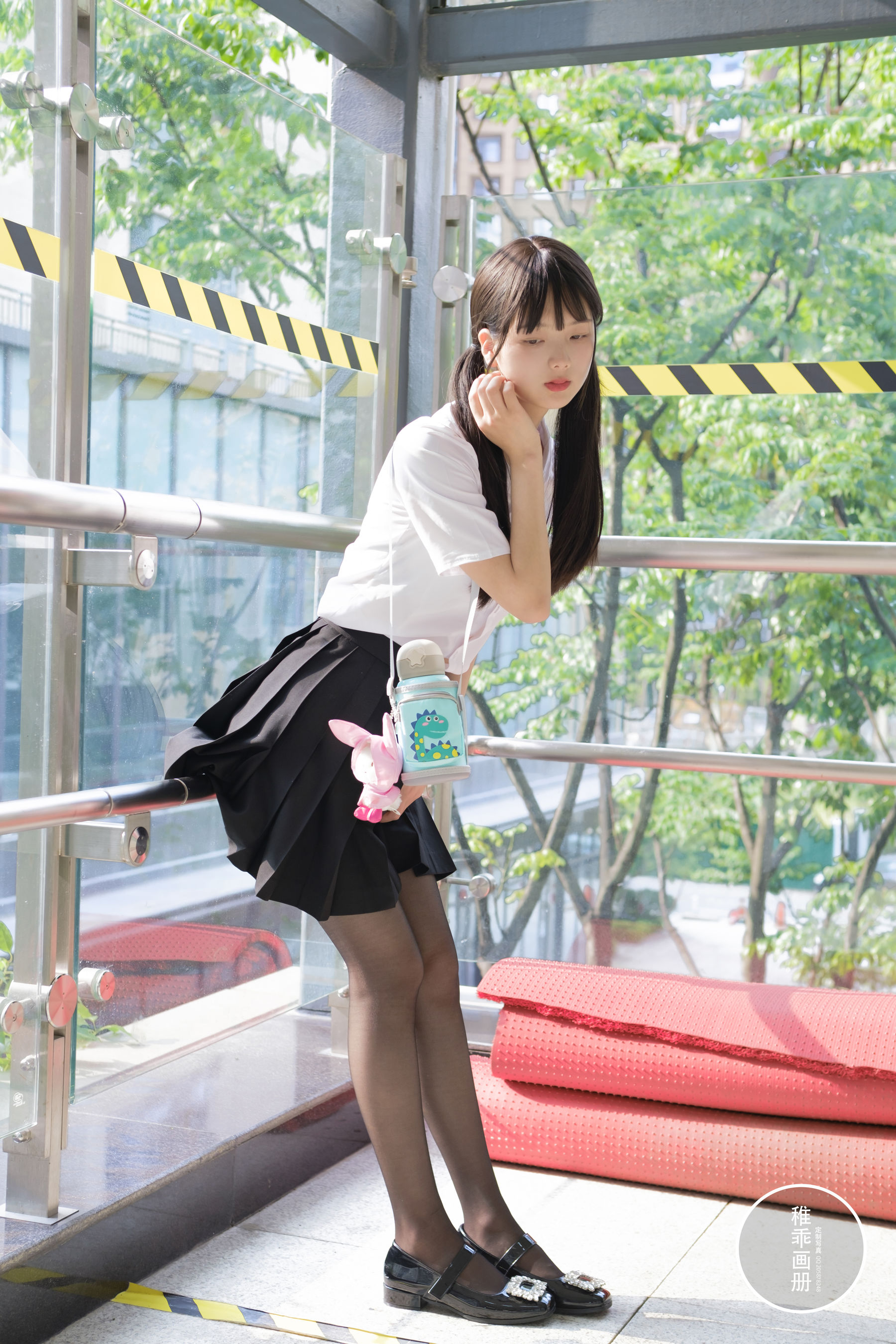 [福利COS] 柴系小乖(稚乖画册) - 夜夜 逛街13d黑丝
