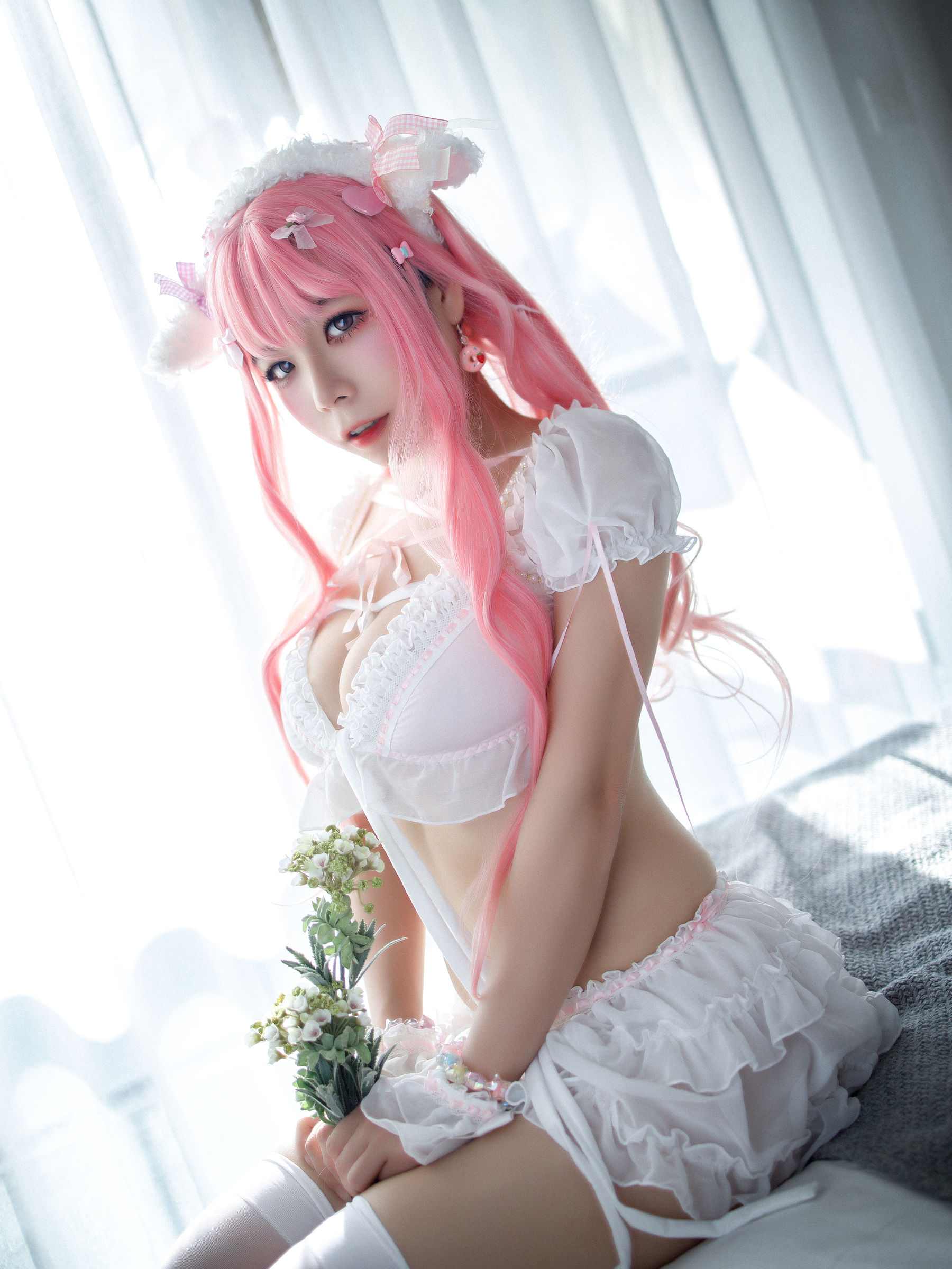 [福利COS] 自闭颜球球(无颜小天使wy) - 小绵羊