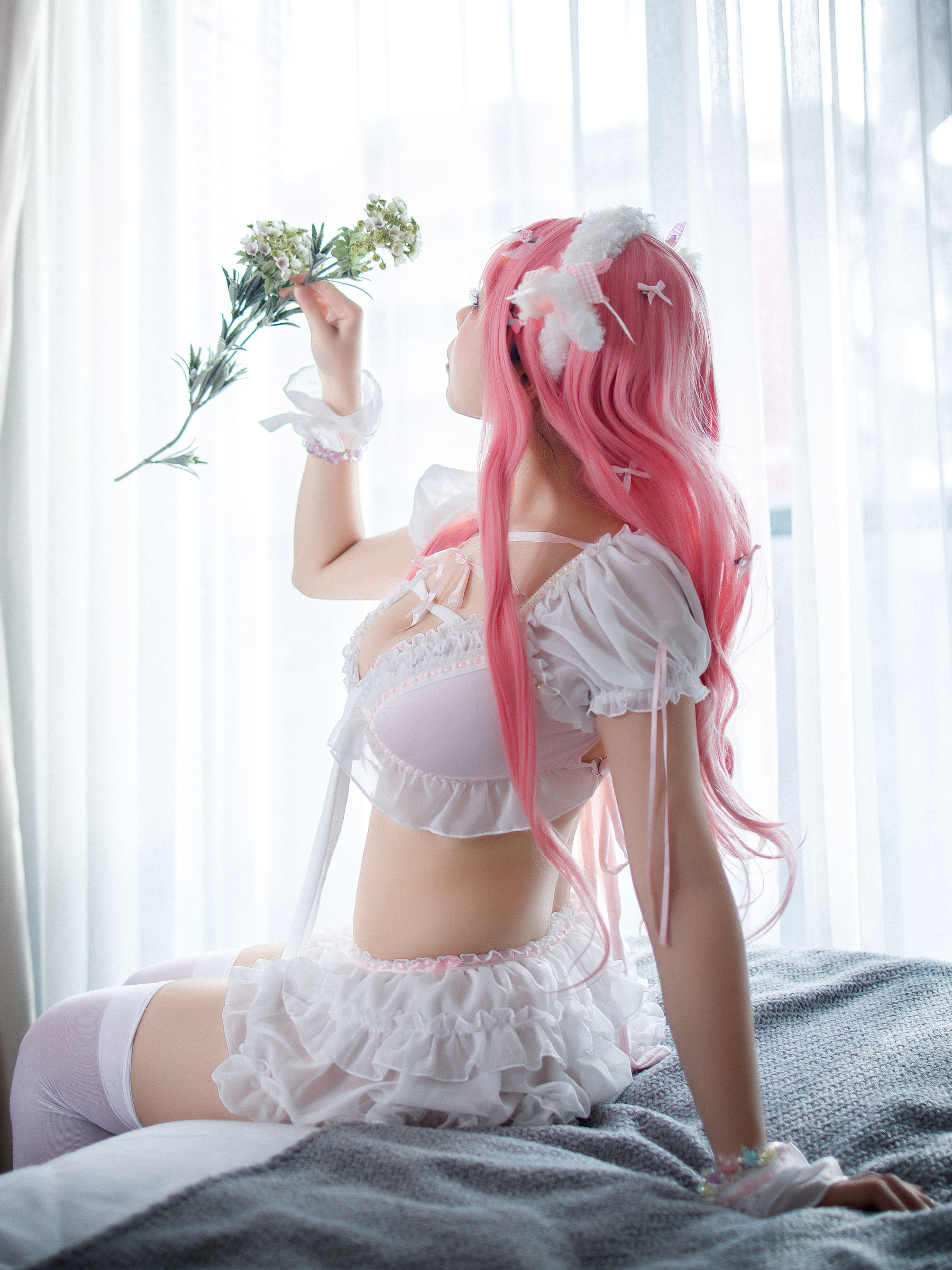 [福利COS] 自闭颜球球(无颜小天使wy) - 小绵羊