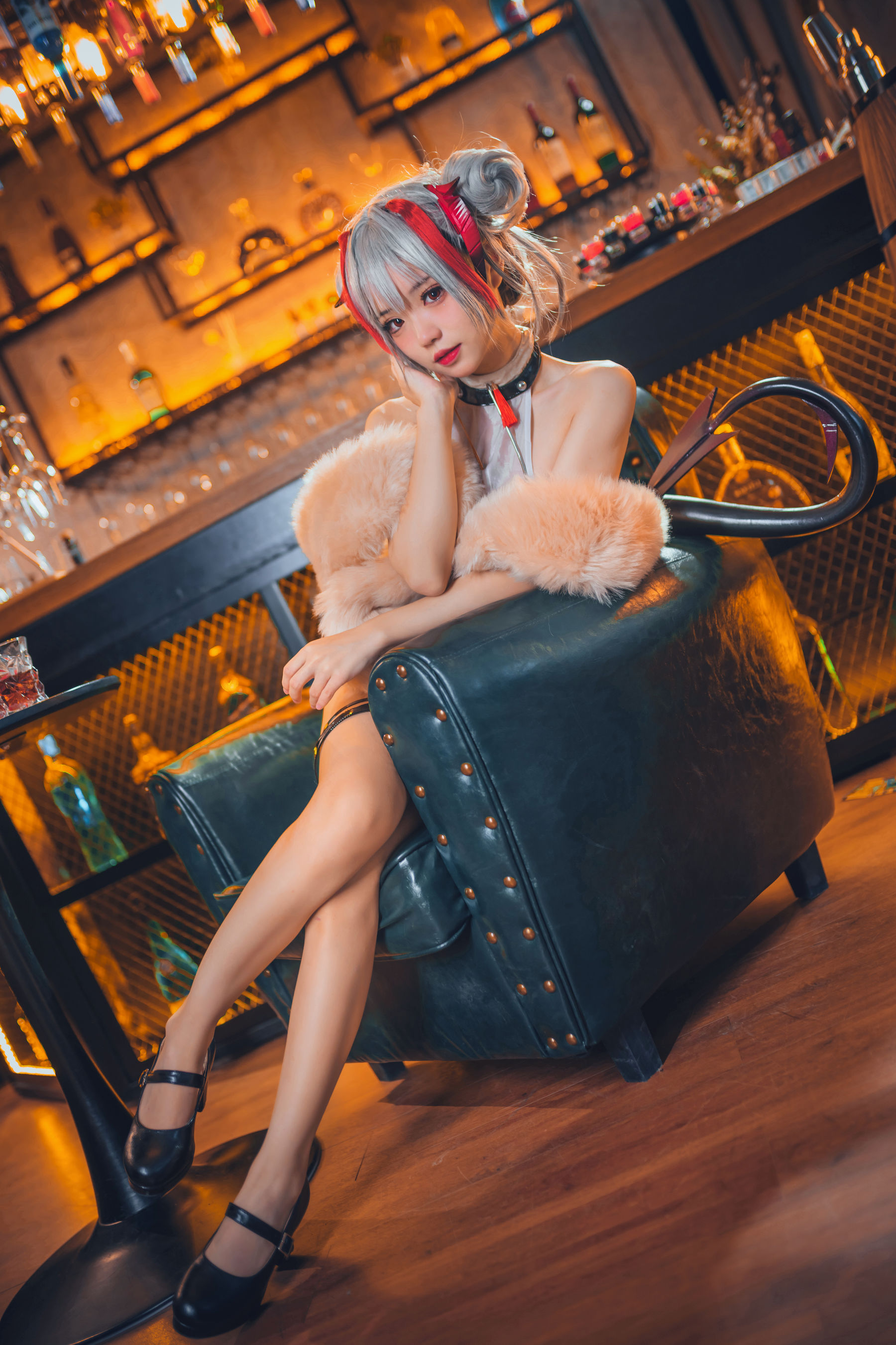 [福利COS] 花柒Hana - 明日方舟 守夜冠军 W